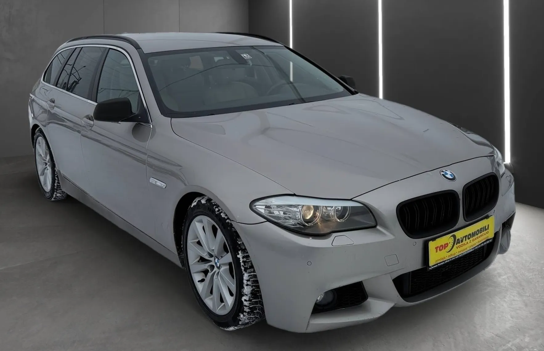 Zunanja slika - BMW Serija 5 - Touring: 520d M PAKET BI-XENON NAVI TEMP PDC USNJE - 8