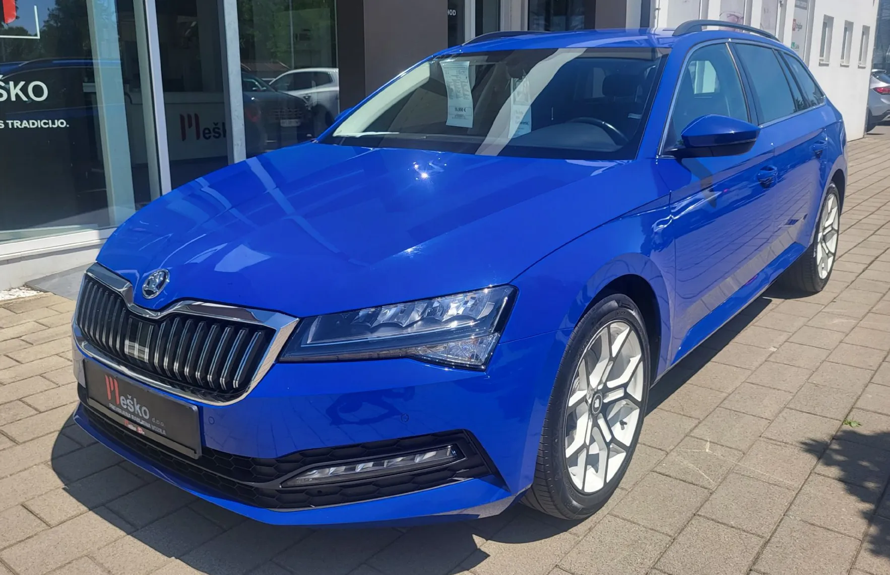 Zunanja slika - Škoda Superb - Combi 2.0 TDI DSG slo-pdc-alu-acc-led-el.paket - 1