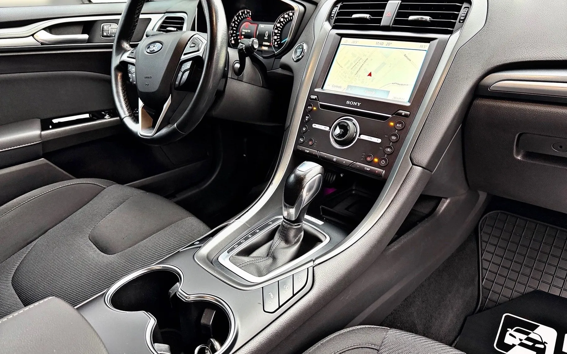 Notranja slika - Ford Mondeo - 2.0 TDCi TITANIUM-AVT.-LIMO-154KW-LED-NAVI-KAMERA. - 12