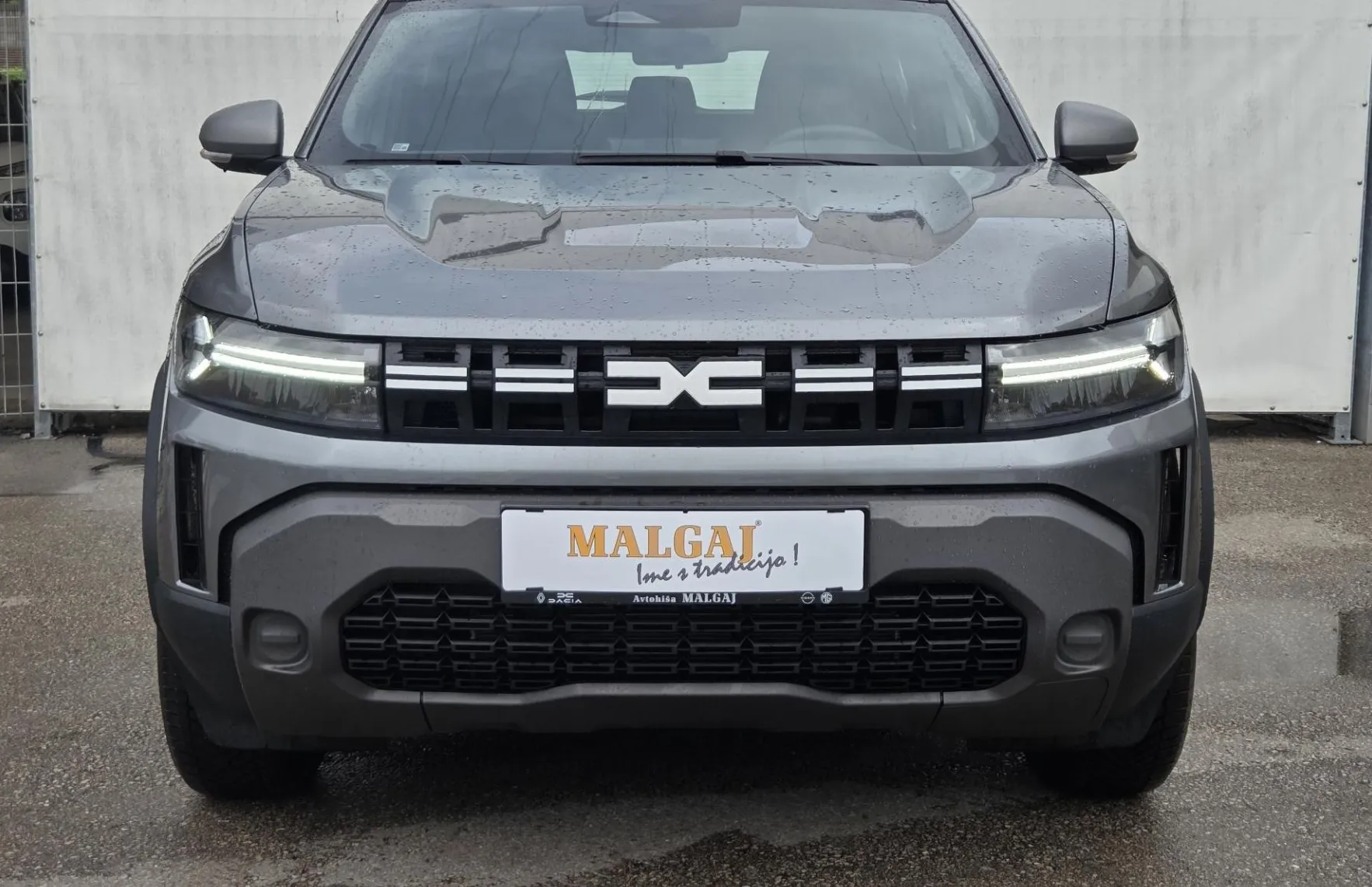 Zunanja slika - Dacia Duster - 4x4 Hybrid-G 150 Expression + Paket Zima - 2