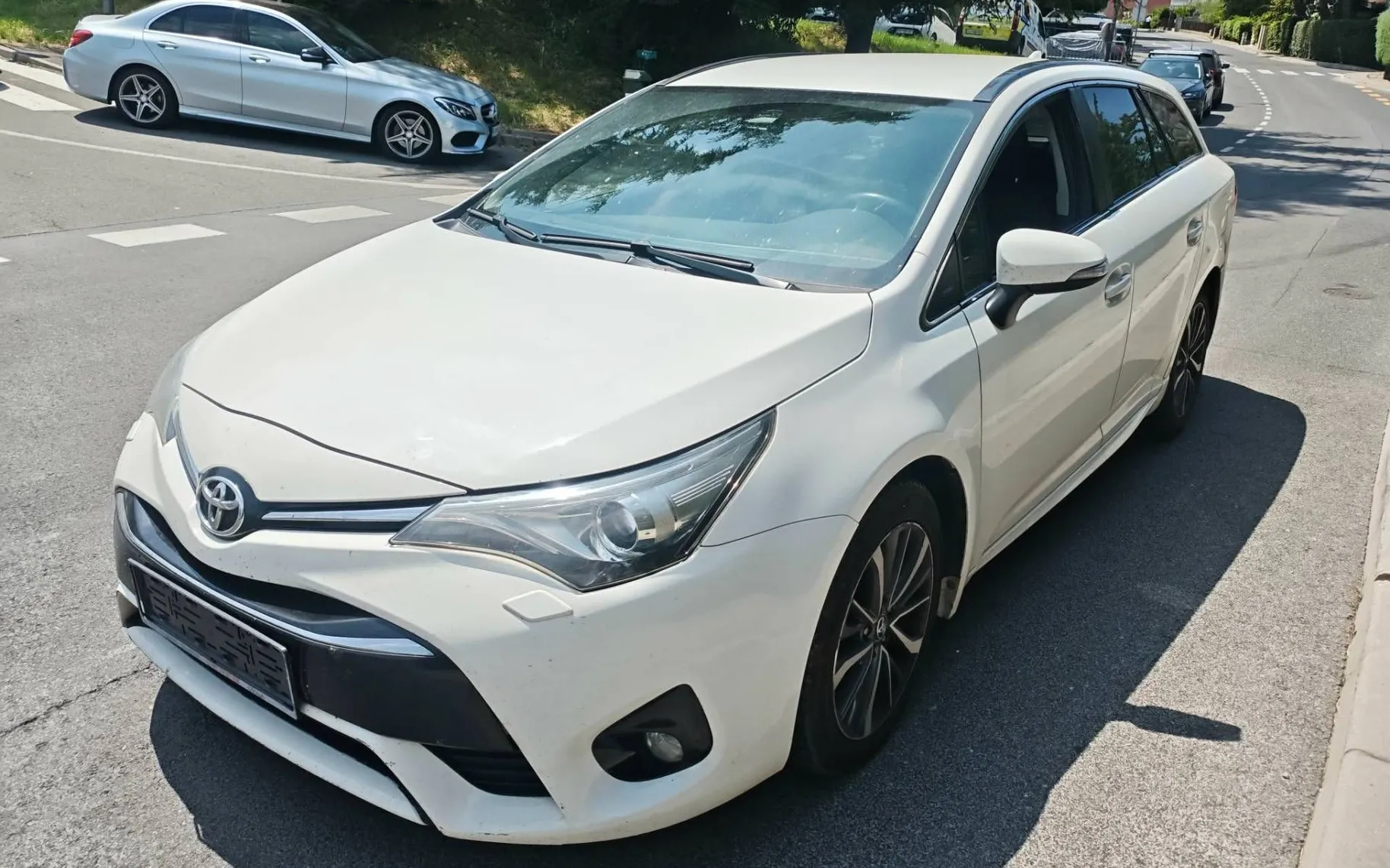 Zunanja slika - Toyota Avensis - 2.0 D-4D 1.LASTNIK SERVSIRAN...ODLICNA... - 3