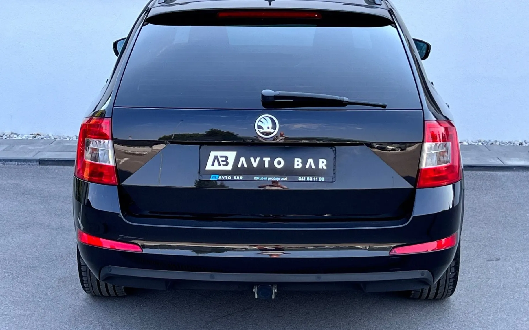 Notranja slika - Škoda Octavia - 1.6 TDI+ALU+NAVI+DSG+KLJUKA - 8