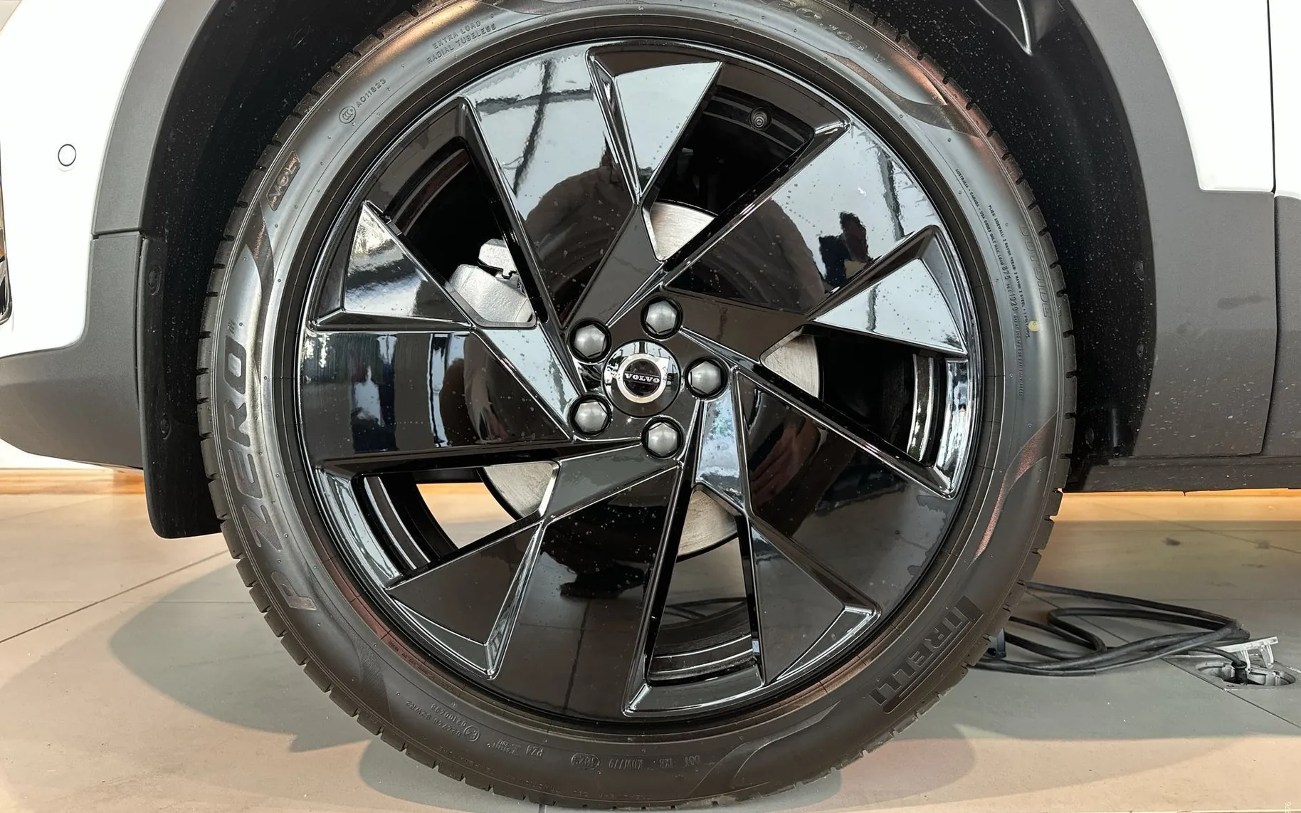 Zunanja slika - Volvo XC40 - B4 P Ultra Black Edition 3 leta garancije + 3 se.. - 6