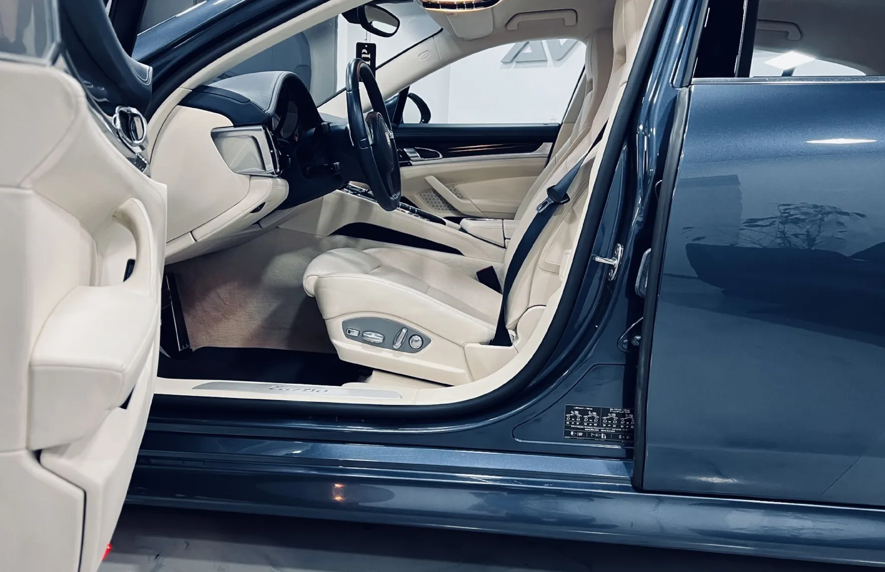 Zunanja slika - Porsche Panamera - TURBO-4X4-USNJE-KAMERA-XENON-MEMORY - 7