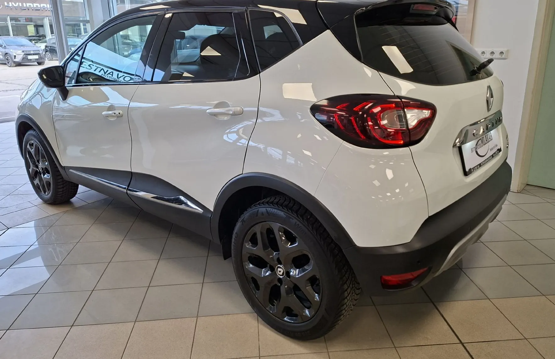 Zunanja slika - Renault Captur - Intens dCi 90-SLO-LED-NAVI-KAMERA-2X PDC- - 3
