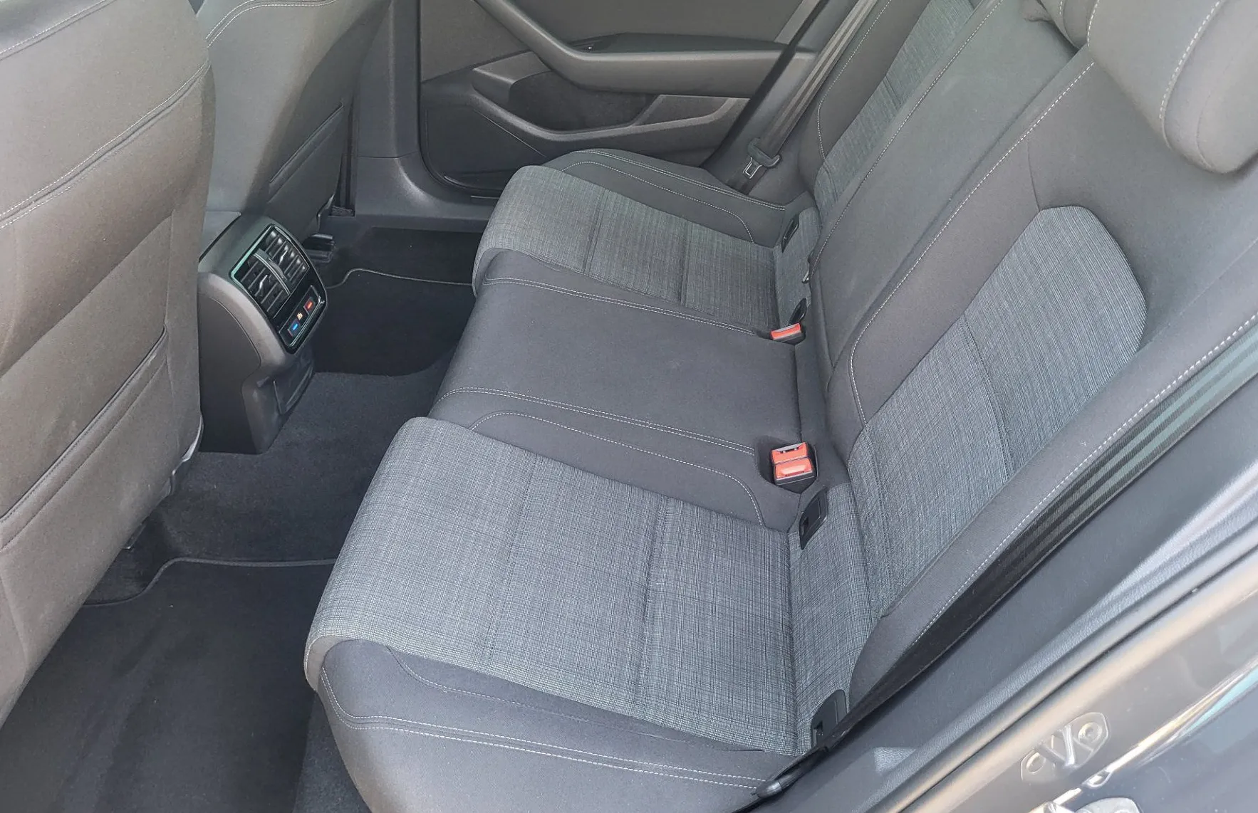 Zunanja slika - Volkswagen Passat - Variant 2.0 TDI DSG-ale-pdc-acc-radar-navi-led-kamera - 17
