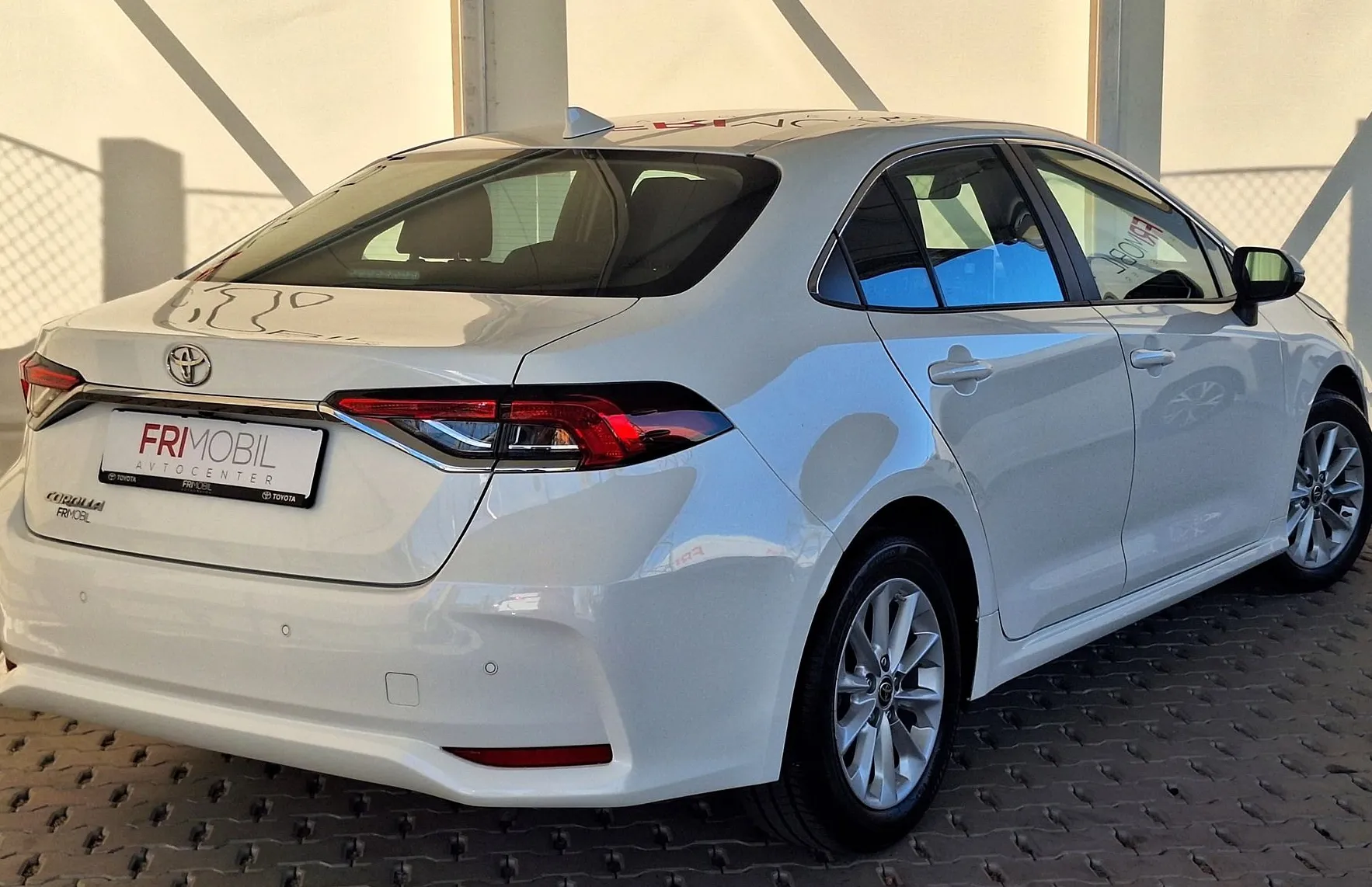 Zunanja slika - Toyota Corolla - 1.5 VVT-i Luna Park - 3