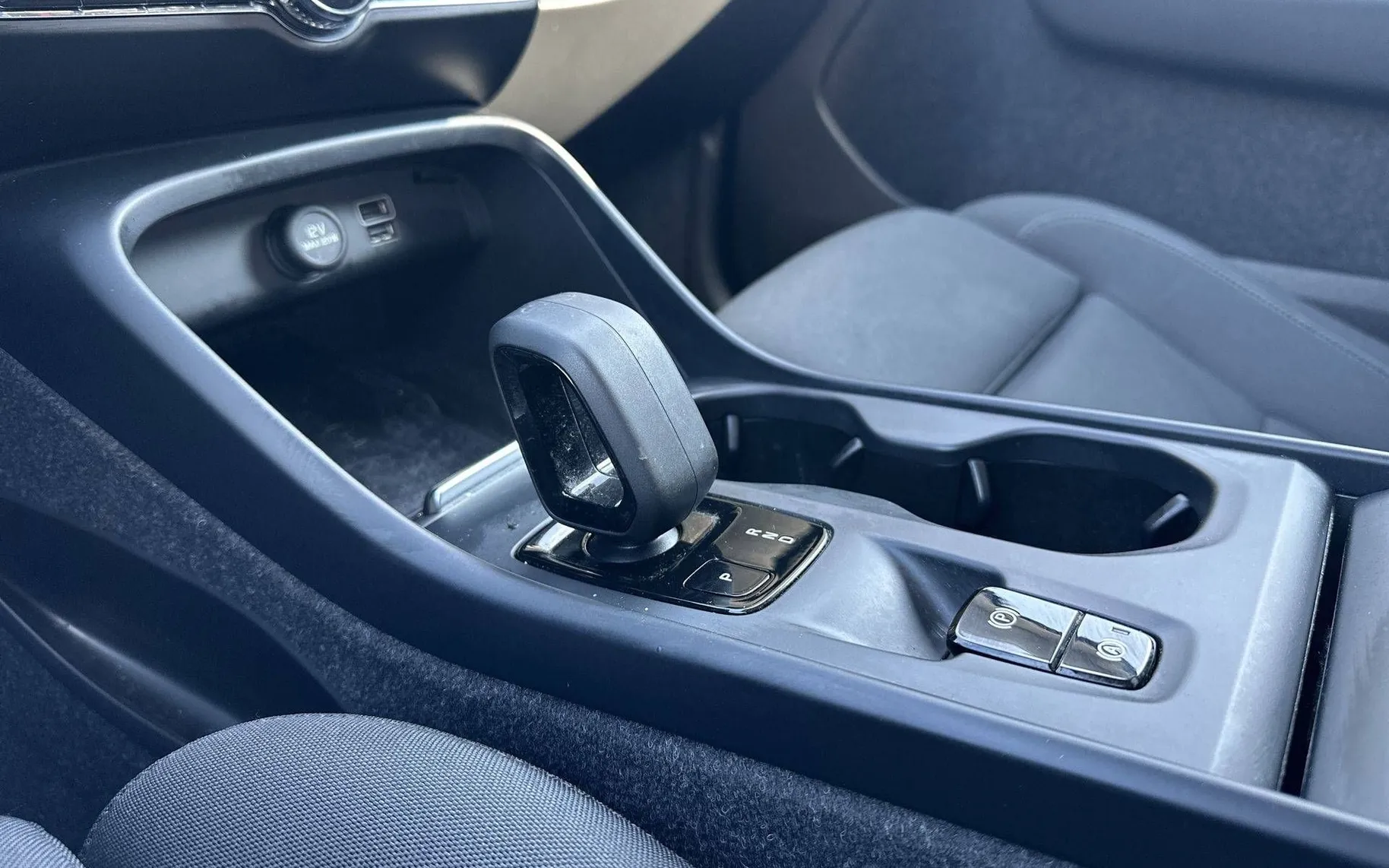 Notranja slika - Volvo XC40 - B4 P AWD Momentum Pro Avt. - 20