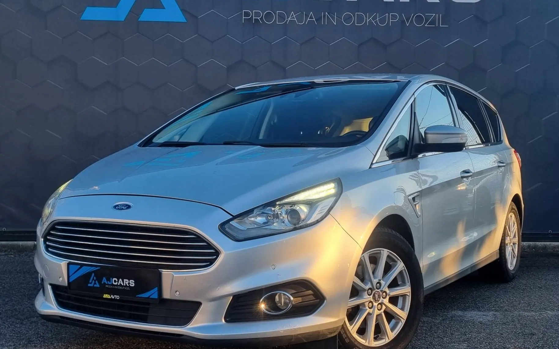Zunanja slika - Ford S-MAX - 2.0TDCi 132kW AWD Titanium Avt.-2XLed-2xPDC-Klju - 1