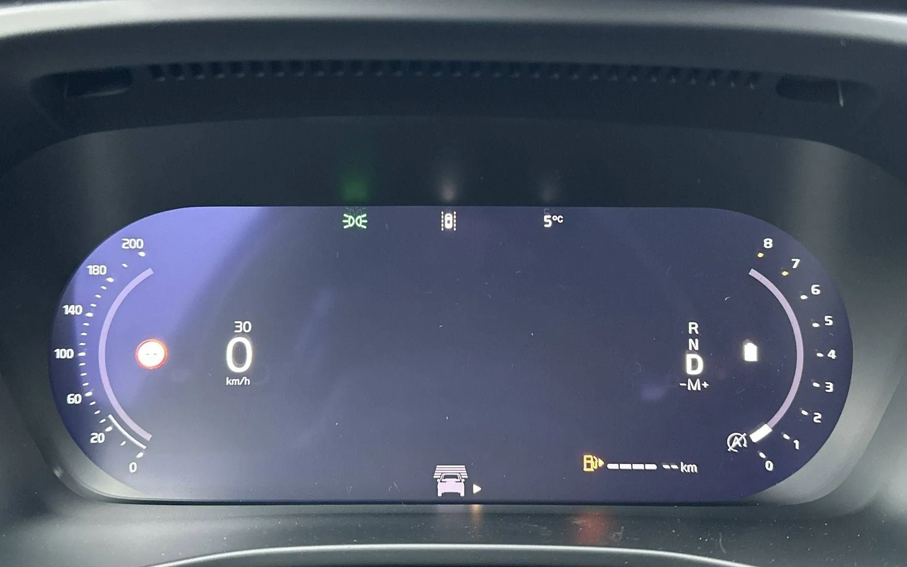 Notranja slika - Volvo XC40 - B3 P Core AT DCT 3 leta garancije + 3 servisi - 13