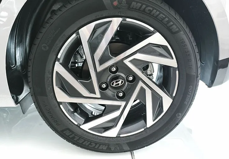 Zunanja slika - Hyundai i20 - 1.0 T-GDI STYLE AVT-WINTER-REZ.KOLO-17 COL-VIDEO - 6