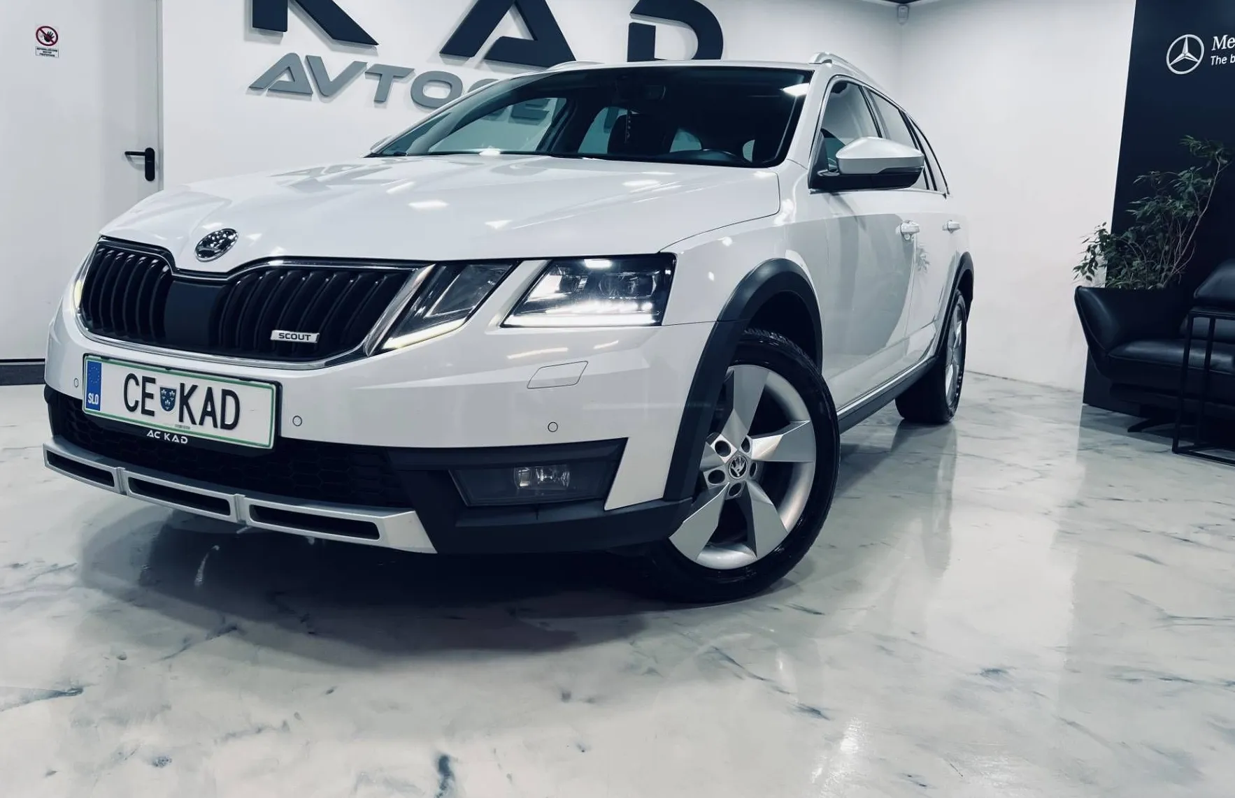 Zunanja slika - Škoda Octavia - SCOUT Combi 2.0 TDI 135 kW 4X4 DSG-ACC-VIRTUAL... - 1