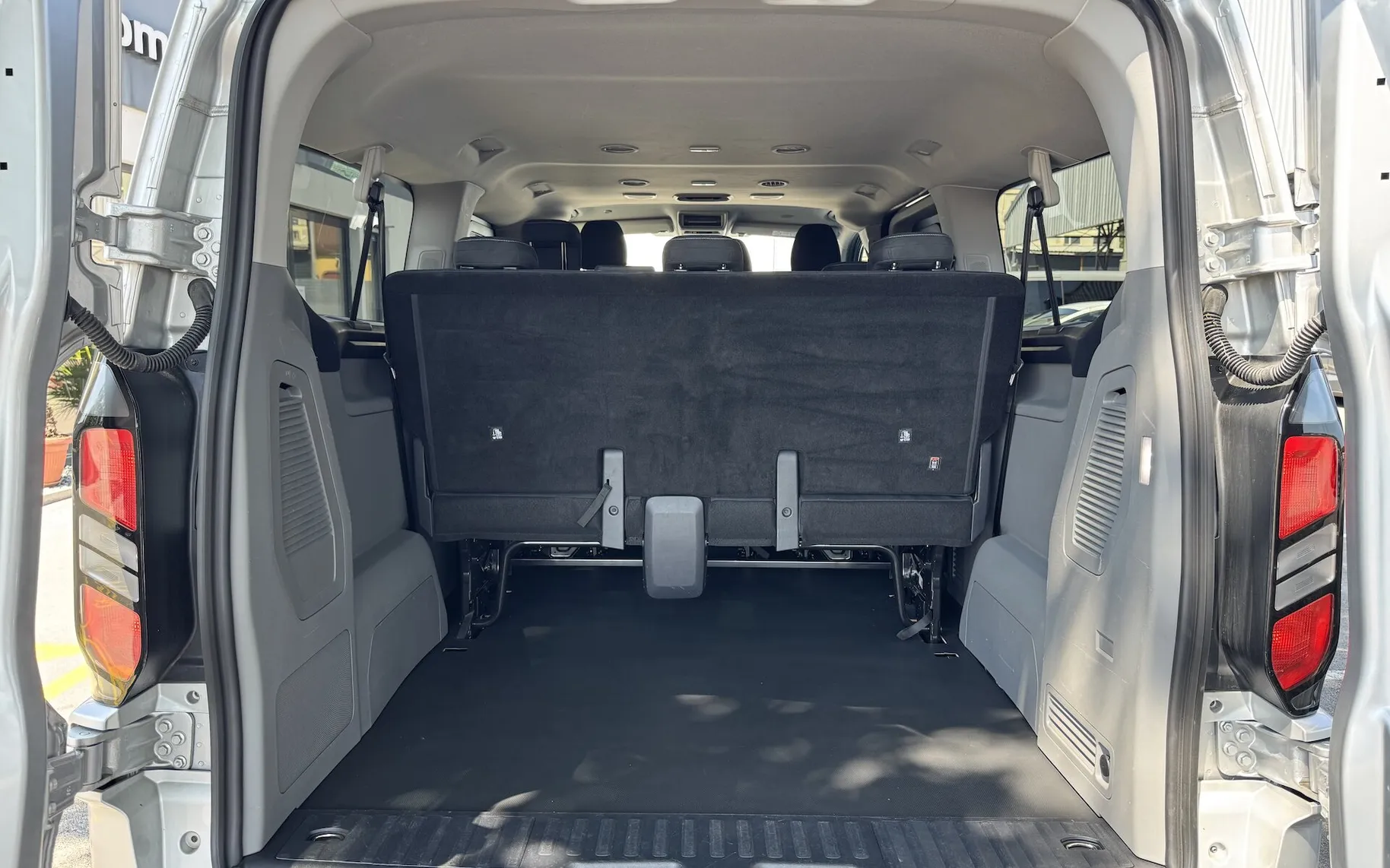Zunanja slika - Ford Transit Custom - Kombi 320 2.0 TDCi L2H1  DMR  Trend AVT 4X4 SLO - 9