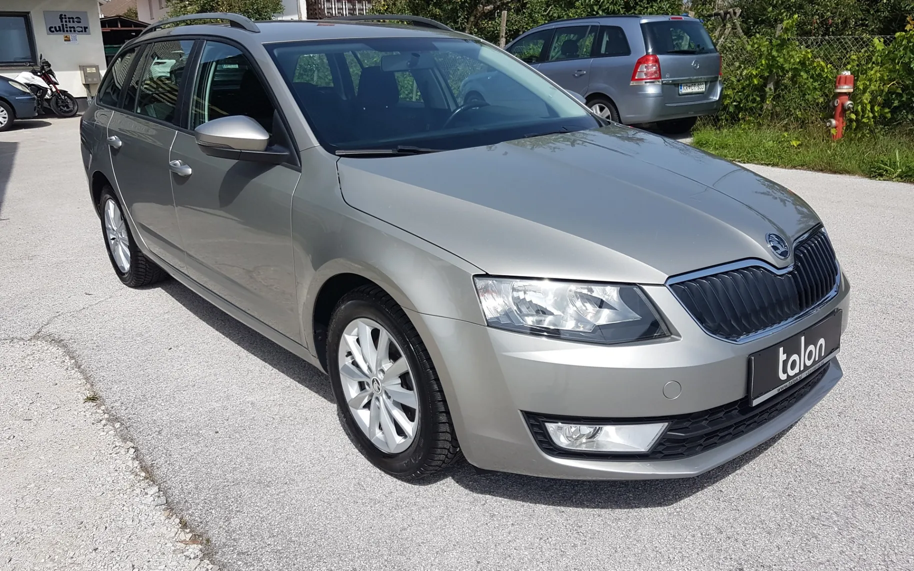 Zunanja slika - Škoda Octavia - Combi 4x4 1.6 TDI Ambition - 3