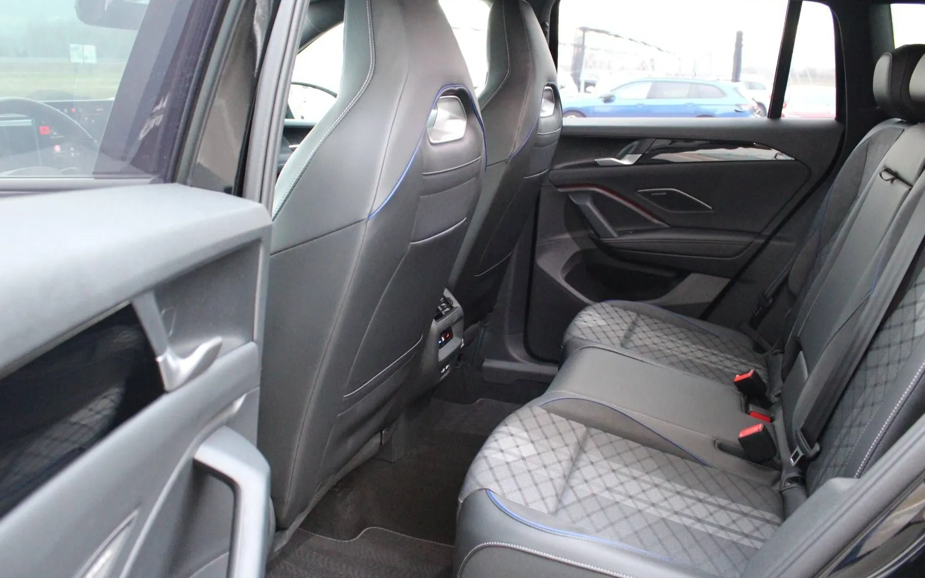 Zunanja slika - VW Tiguan - 2.0TSI 4MOT. R-LINE 195kW HEAD UP ACC SIDE AST I.. - 10