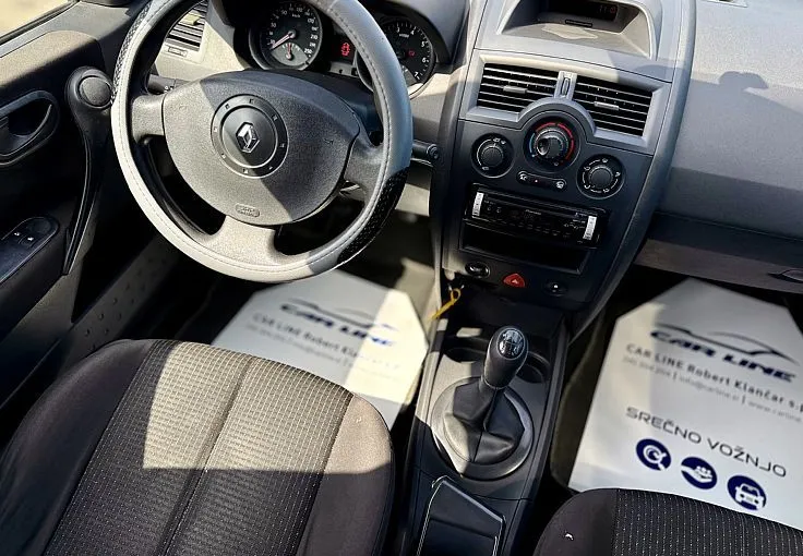 Zunanja slika - Renault Mégane - Megane  Berline 1.6 16V Dynamique Confort - 9