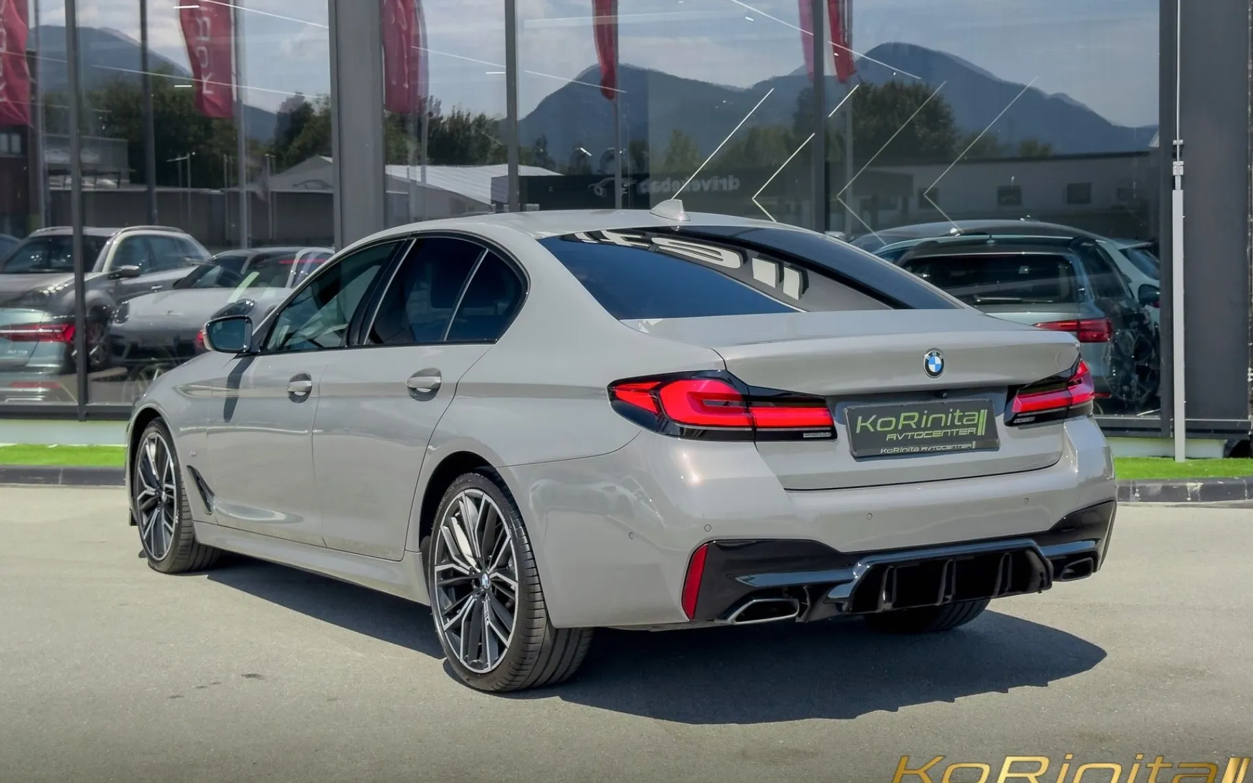 Notranja slika - BMW serija 5: - 530d xDrive Avt. - 10