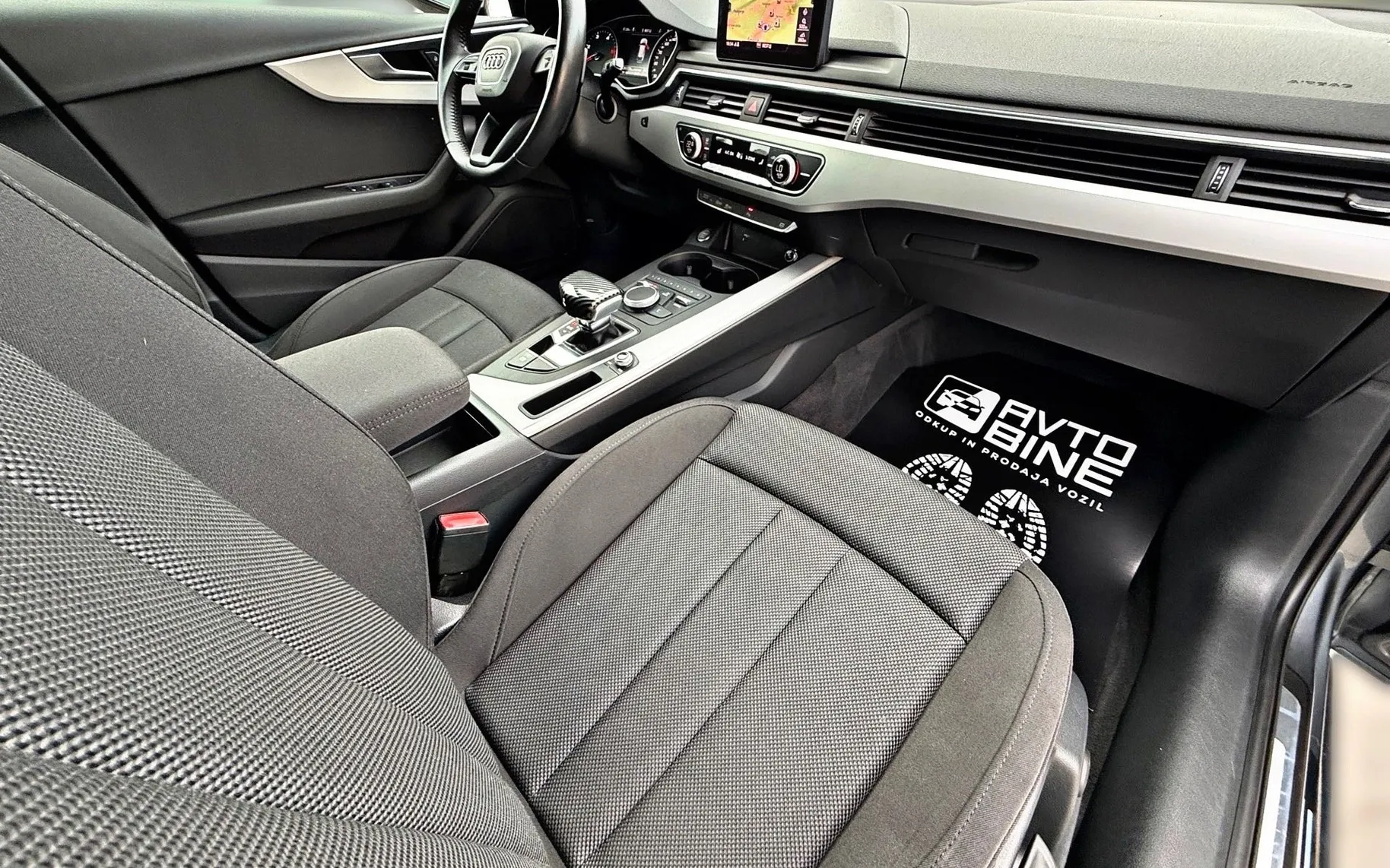 Notranja slika - Audi A4 Avant - 2.0TDI Sport S TRONIC•FACELIFT•MATRIX•NAVI•F1 PRE - 9