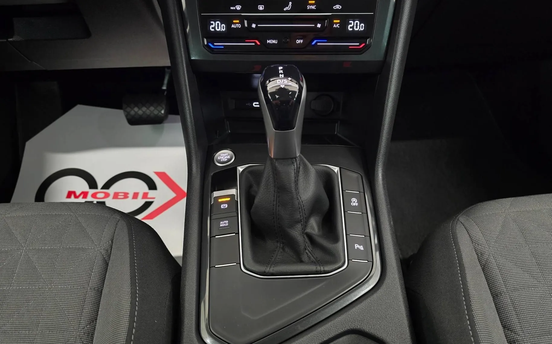 Notranja slika - Volkswagen Tiguan - 2.0 TDI BMT Life DSG - LED.kamera.keyless.ambient - 12