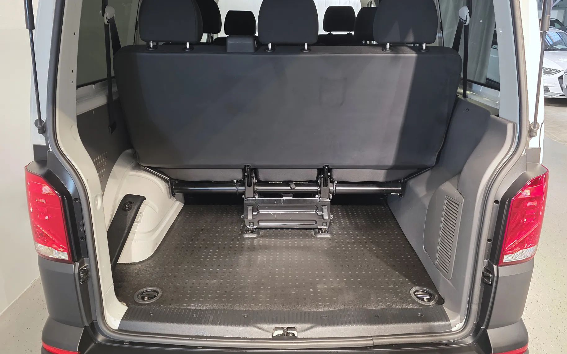 Zunanja slika - Volkswagen Transporter - Multivan Multivan T6.1 2,0 TDI DSG - 14