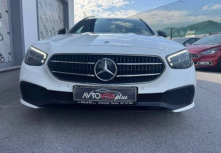 Zunanja slika - Mercedes-Benz E-Razred - E 220 d T Avantgarde Avt.Virtal Led Kljuka Kamera - 2