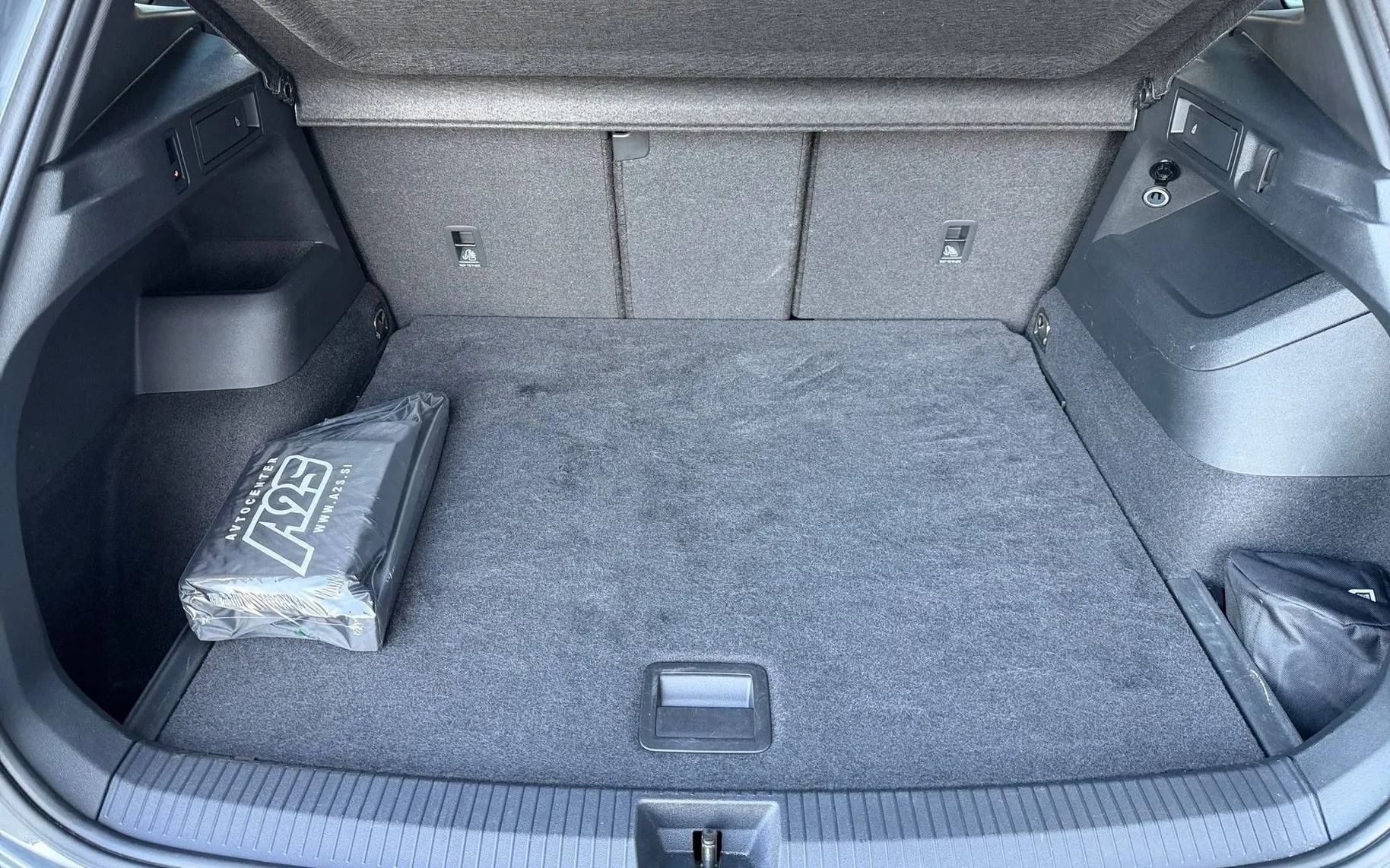 Notranja slika - Volkswagen Tiguan - 1.5 eTSI BMT Goal DSG-ACC-IQ Light-360 kamera..... - 12