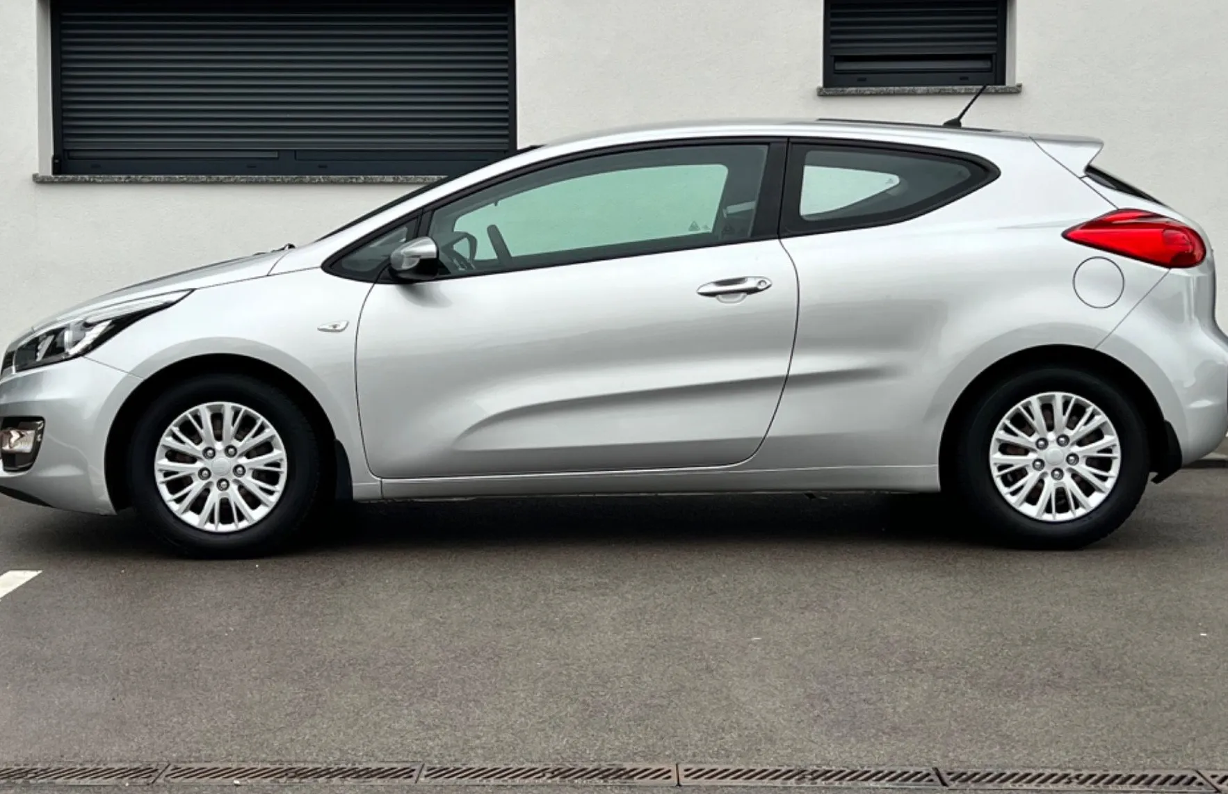 Zunanja slika - KIA Pro_Ceed - 1.4 CVVT+SLO+SAMO 97.888km+USB - 4