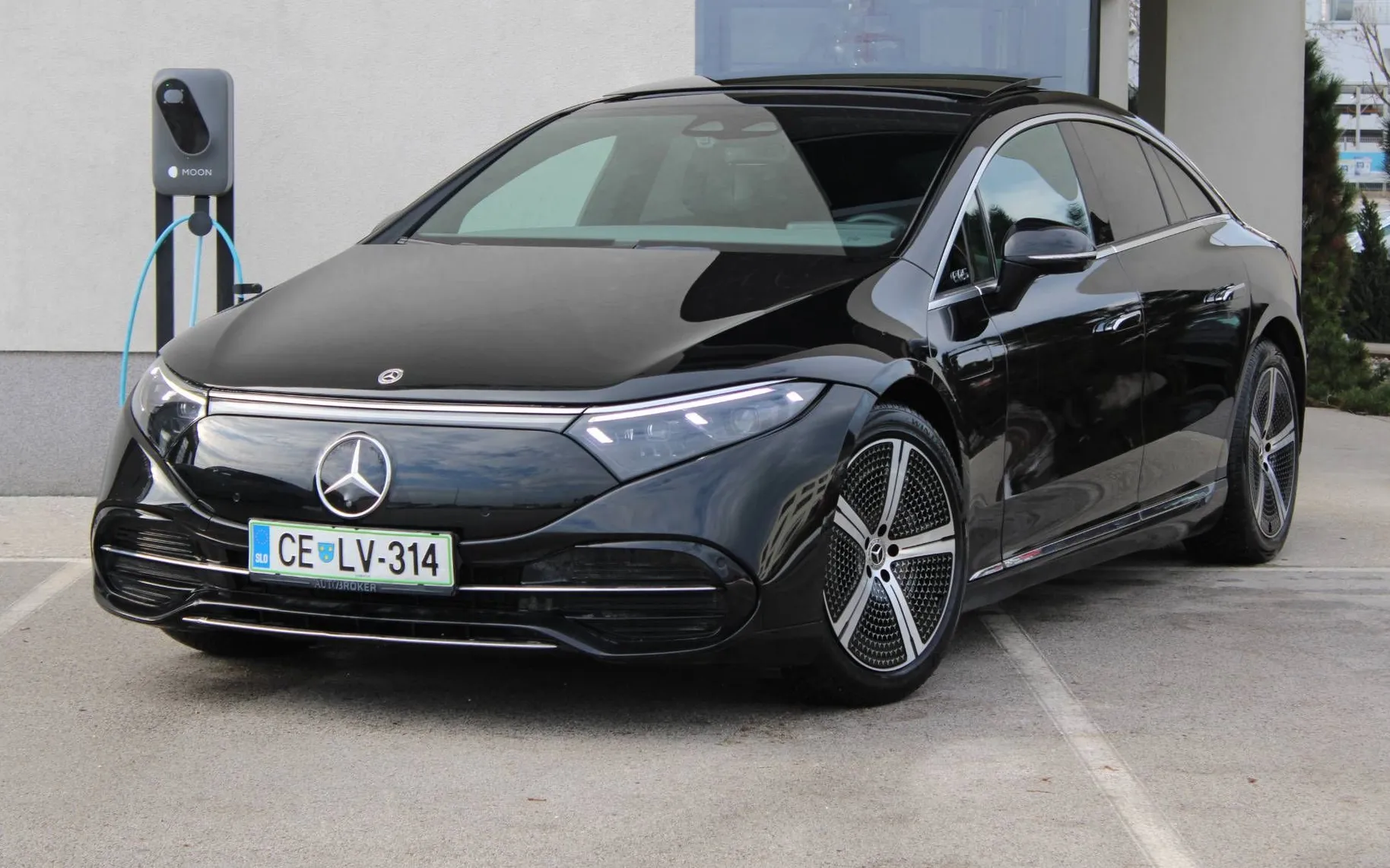 Zunanja slika - Mercedes-Benz EQS - 350 PANO BURMESTER ACC MRTVI KOT AMBILIGHT - 1