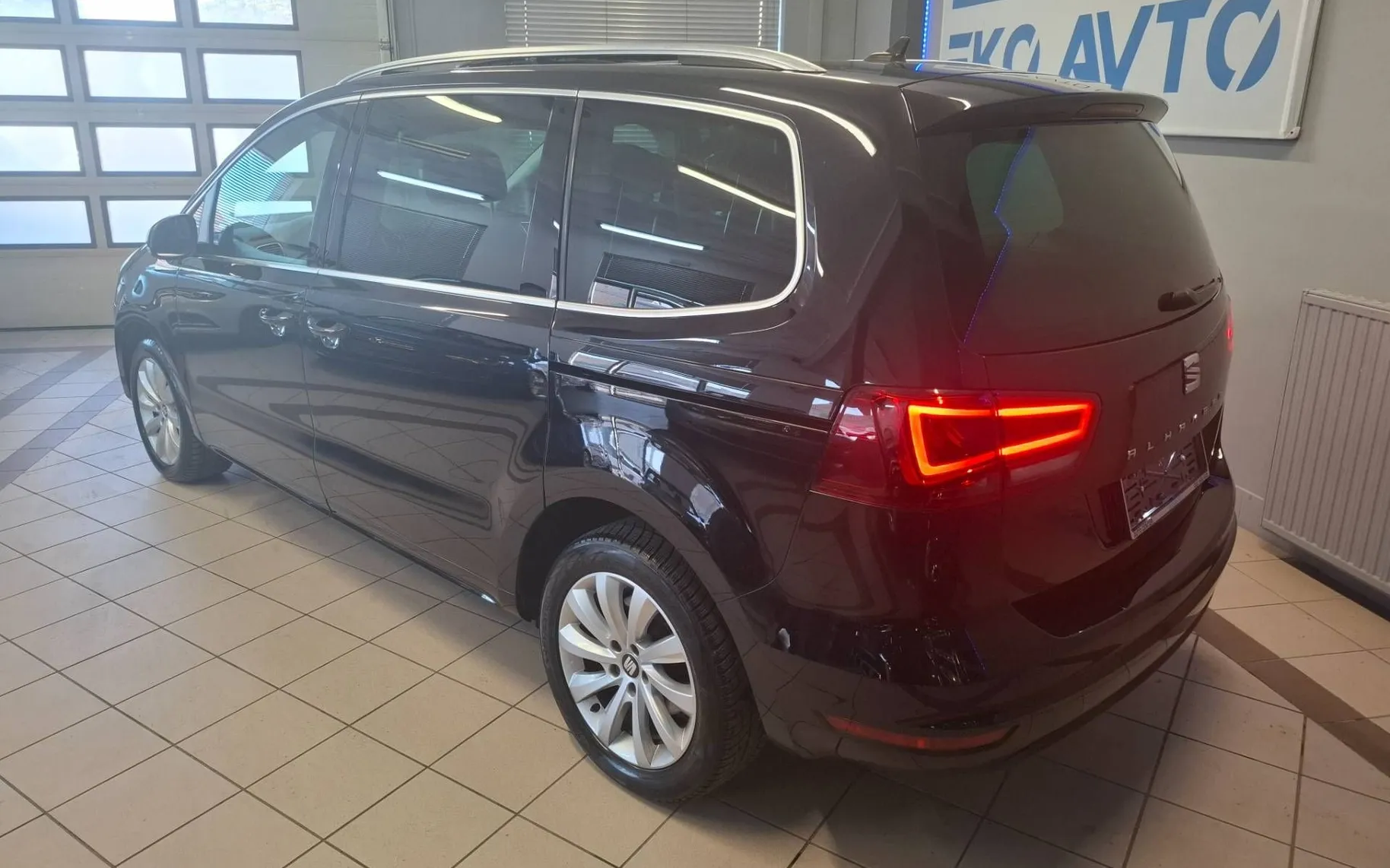 Zunanja slika - Seat Alhambra - 2.0 TDI DSG PANORAMA-KAMERA-GRETJE SEDEŽEV-ALU-P.. - 4