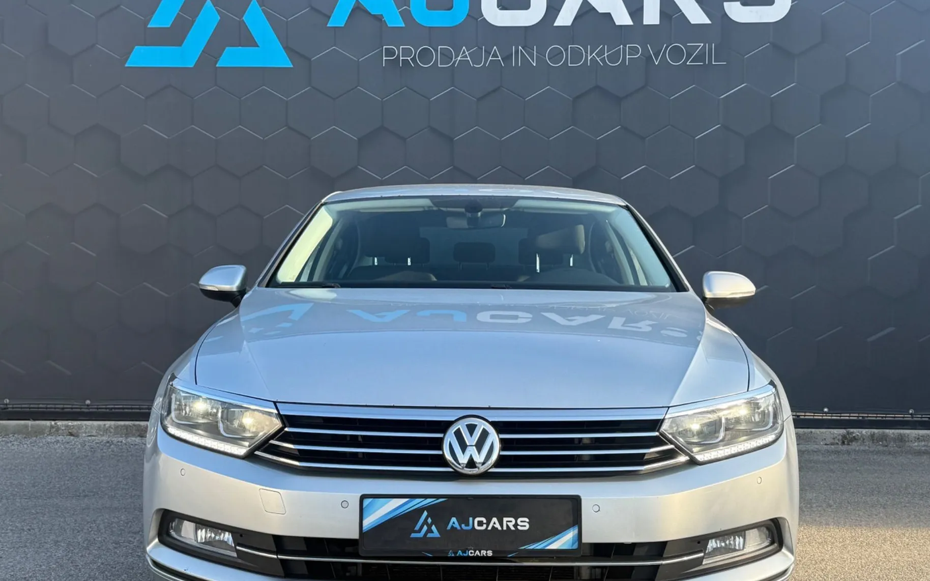 Zunanja slika - VW Passat - 2.0 TDI BMT Highline-Slovensko poreklo-Vel. serv.. - 2