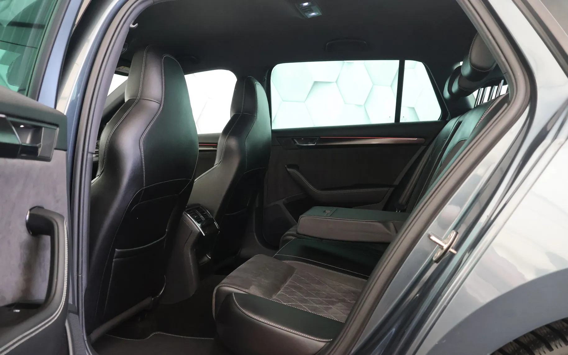 Zunanja slika - Škoda Superb - Combi 2.0 TDI DSG Sportline 150KM - 10