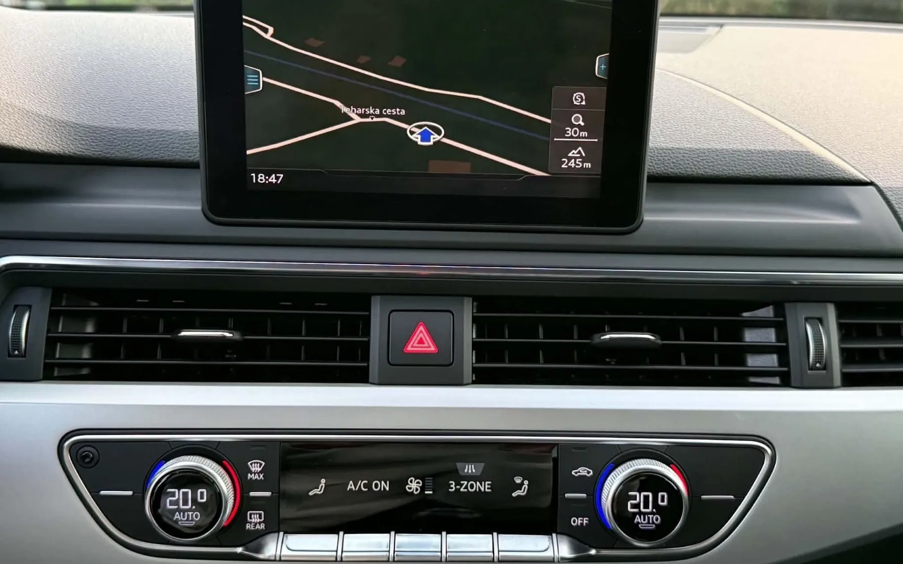 Notranja slika - Audi A4 - 2.0 TDI-S LINE-145.000km-XENON+LED-LIZING ZA TUJCE - 11