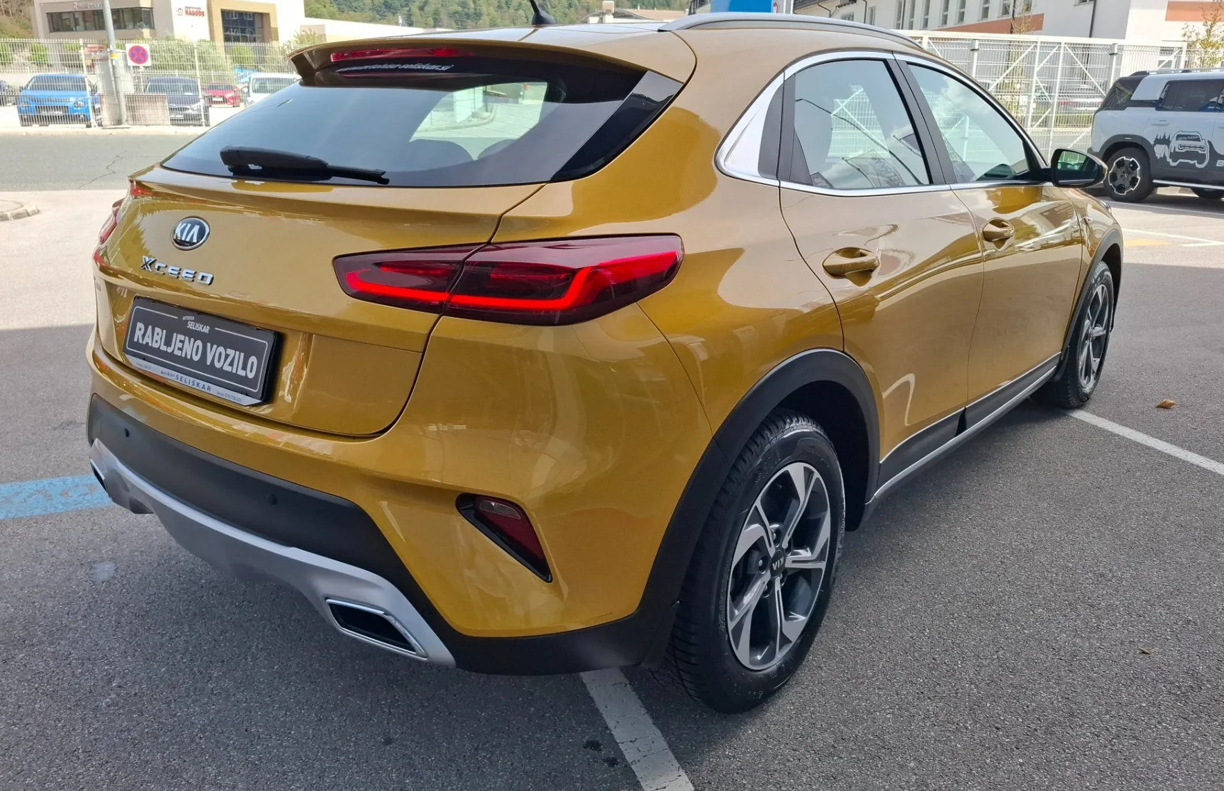 Zunanja slika - KIA XCeed - 1.0 T-GDi - SLOVENSKI - POTRJENA SERVISNA KNJIGA - 8