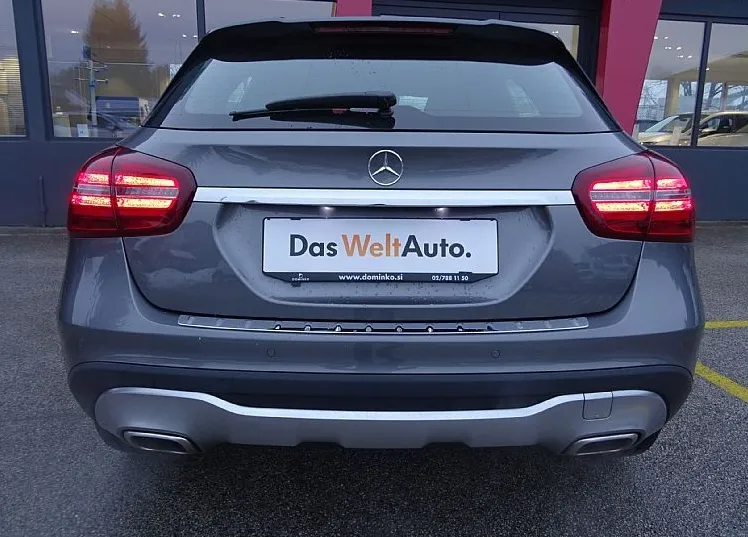 Zunanja slika - Mercedes-Benz GLA-Razred - GLA 180 AVT.-122KM - KOT NOV -NAVI-GRETJE SEDEŽEV - 6