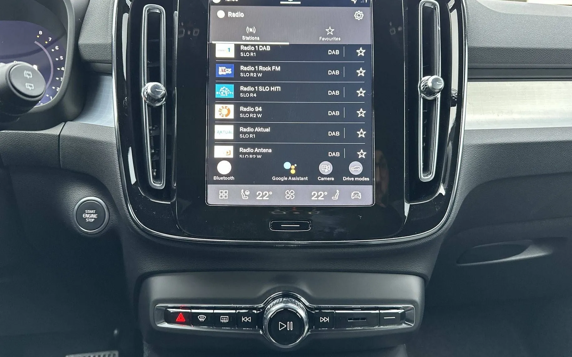 Notranja slika - Volvo XC40 - B3 P Core AT DCT 3 leta garancije + 3 servisi - 14