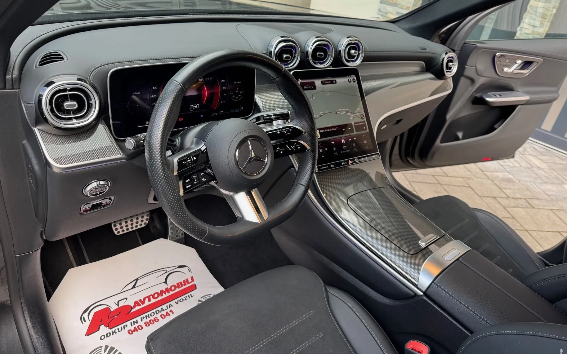 Notranja slika - Mercedes-Benz GLC-Razred - GLC 300 d 4MATIC AMG-KLJUKA-KAMERA-ACC-LED-NAVI-.. - 12