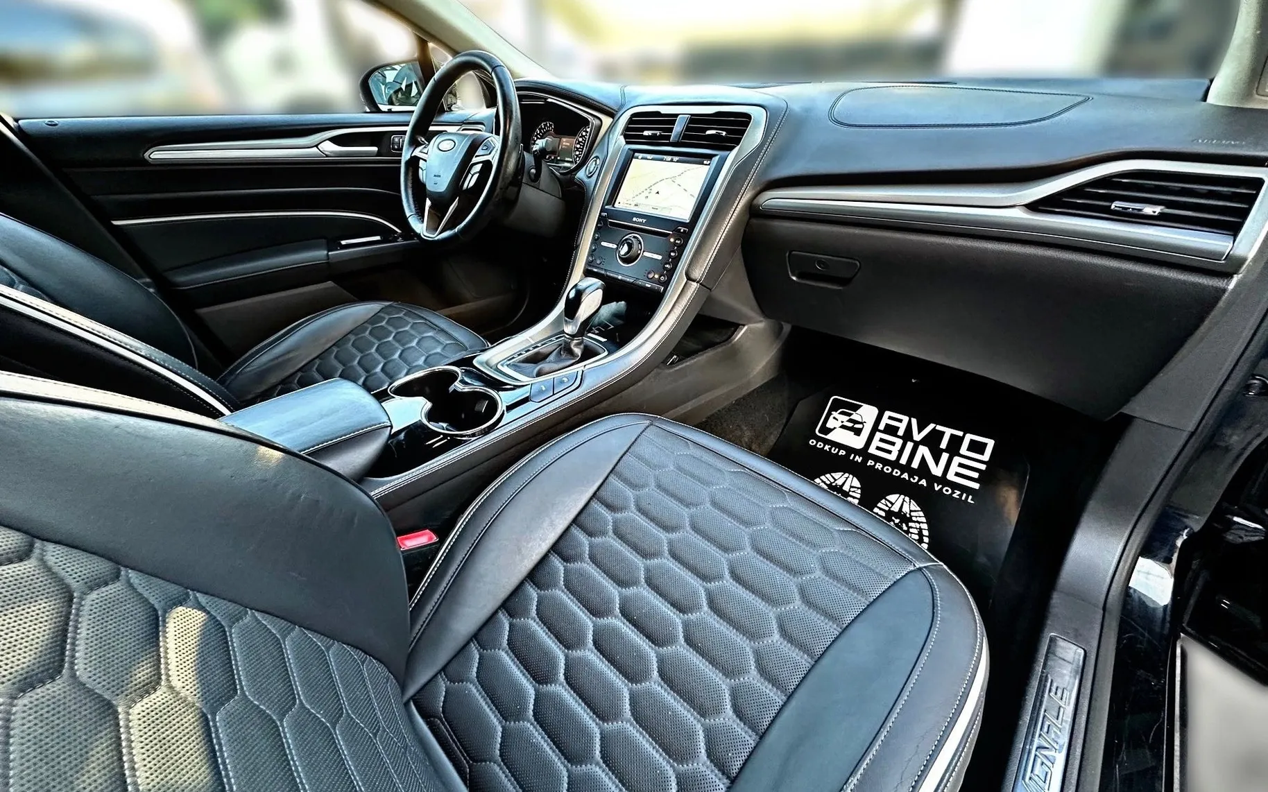 Notranja slika - Ford Mondeo - 2.0 TDCi VIGNALE+LIMO+LED+NAVI+KAMER+AVT - 7