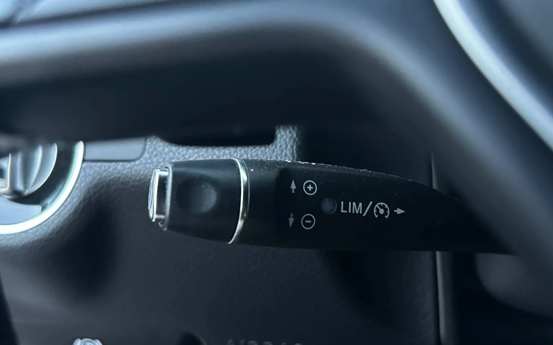 Notranja slika - Mercedes-Benz E-Razred - 220D-AUT-AVANTGRADE-FUL LED-LIZING ZA TUJCE - 10