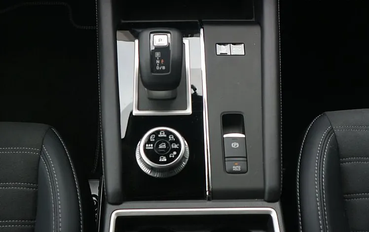 Zunanja slika - Mitsubishi Outlander - 2.4 PHEV Intense Auto 4WD - 9