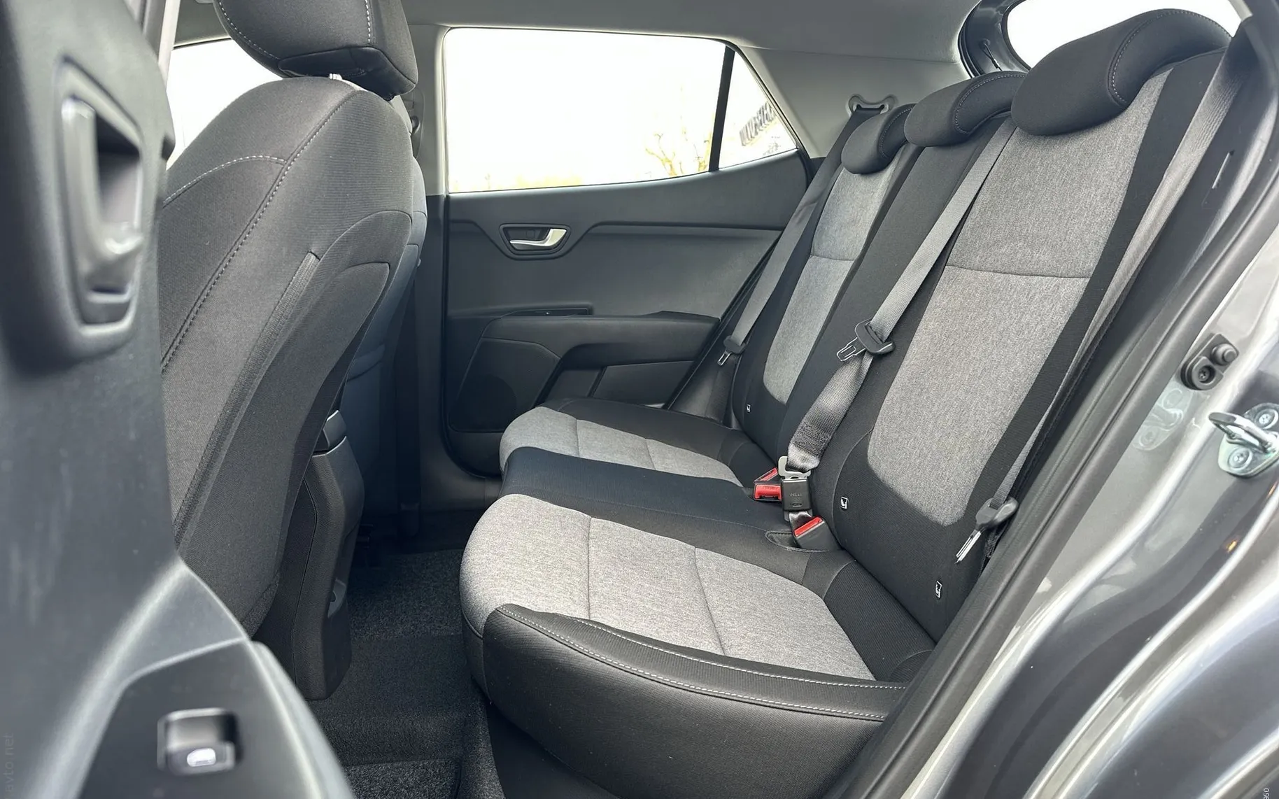 Notranja slika - KIA Stonic - 1.0 T-GDi LX Life DCT... - 13