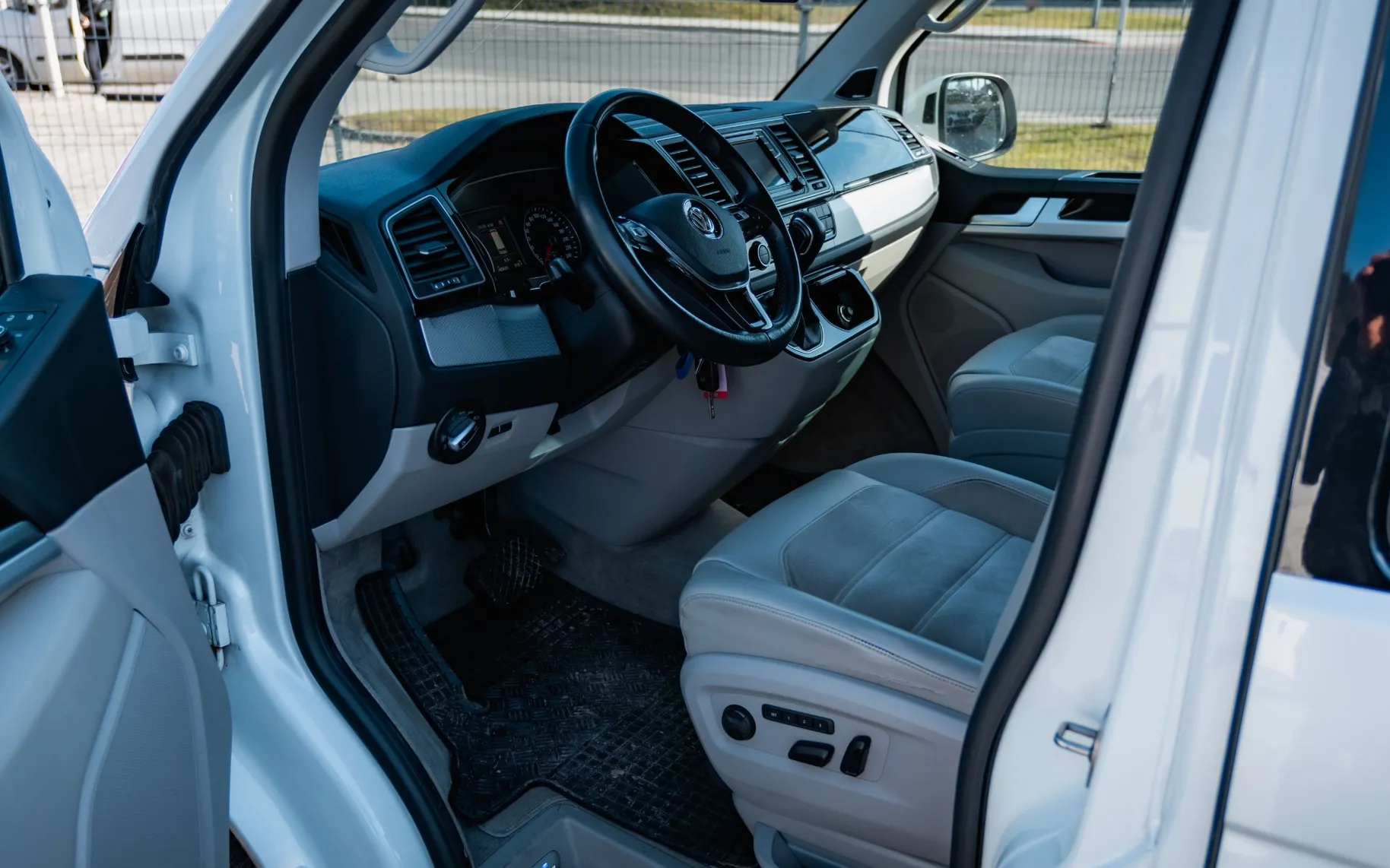 Zunanja slika - Volkswagen Multivan - 4motion 2,0 TDI KMR Highline DSG | BULLI - 8
