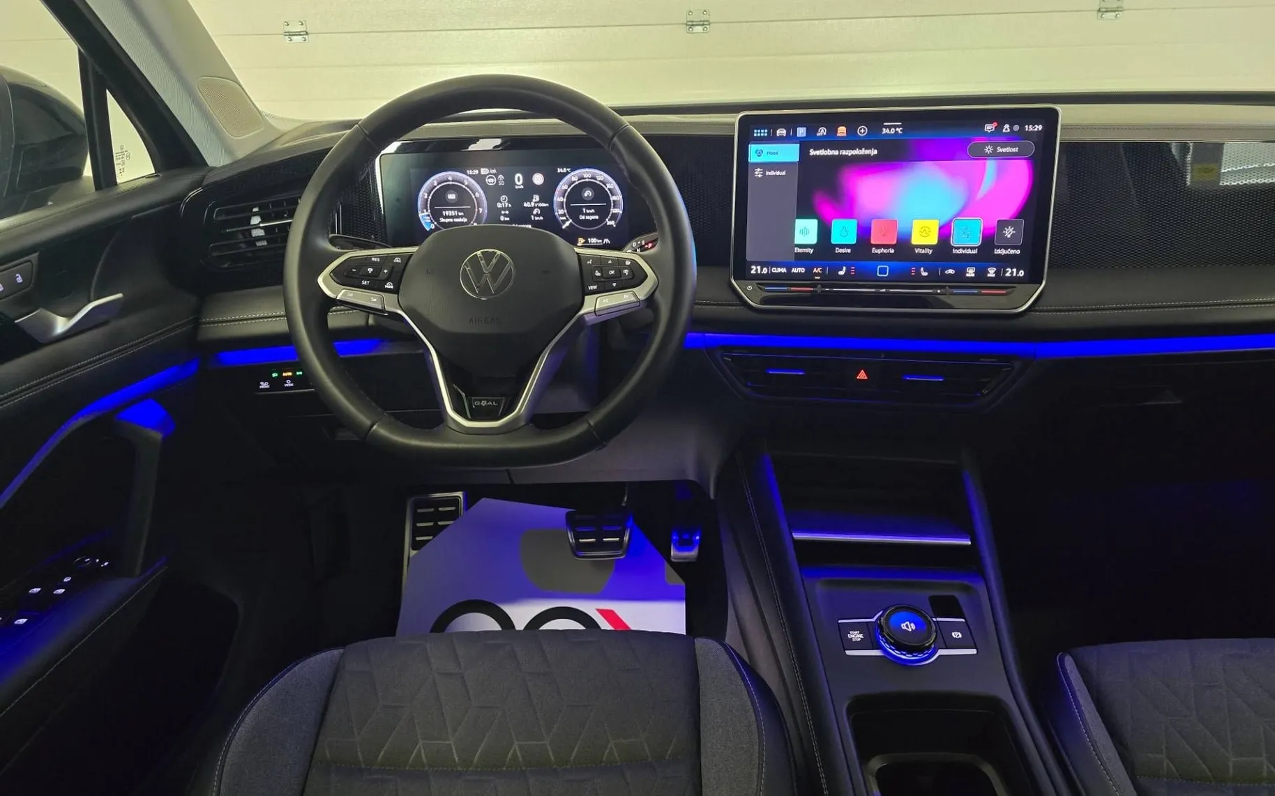 Notranja slika - Volkswagen Tiguan - 1.5 eTSI GOAL DSG - LED Plus.360kam.asistence.navi - 11
