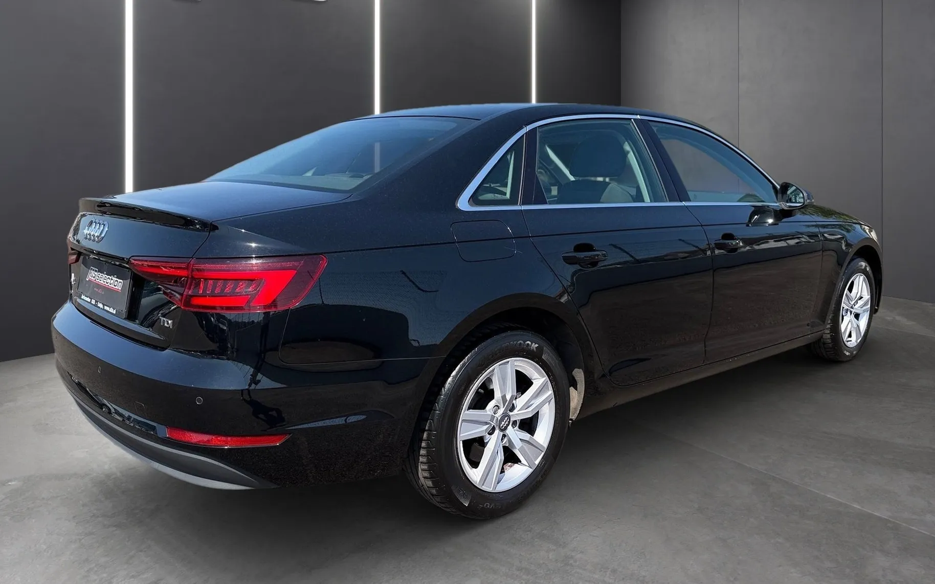 Zunanja slika - Audi A4 - 2.0 TDI  Basis  S tronic-LED-Tempomat-Prime paket. - 3
