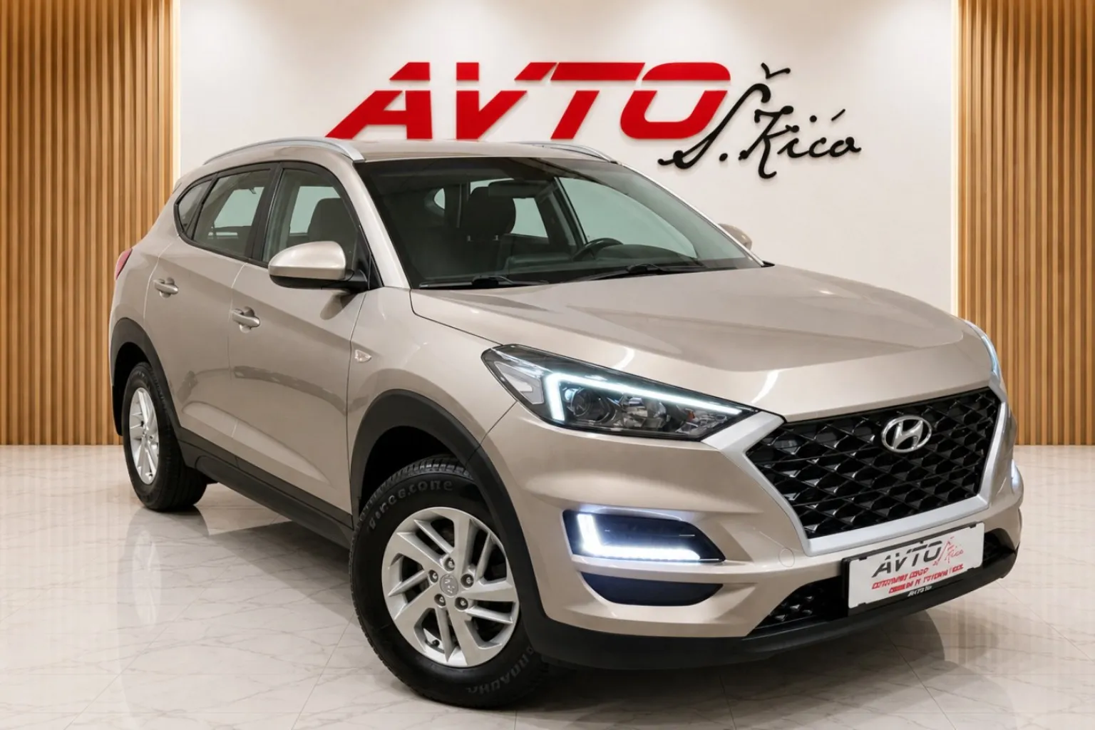 Zunanja slika - Hyundai Tucson - 1.6 CRDi-129.000KM-SLO-TEMPOMAT-KAMERA-PDC-SERV KN - 2