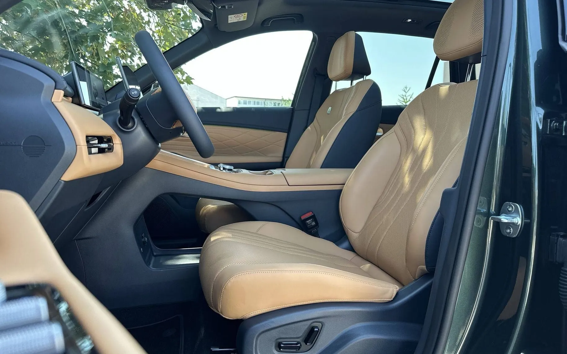 Notranja slika - Geely StarRay EM-i - Plug-In Hybrid 1.5 Max Avt. - 10