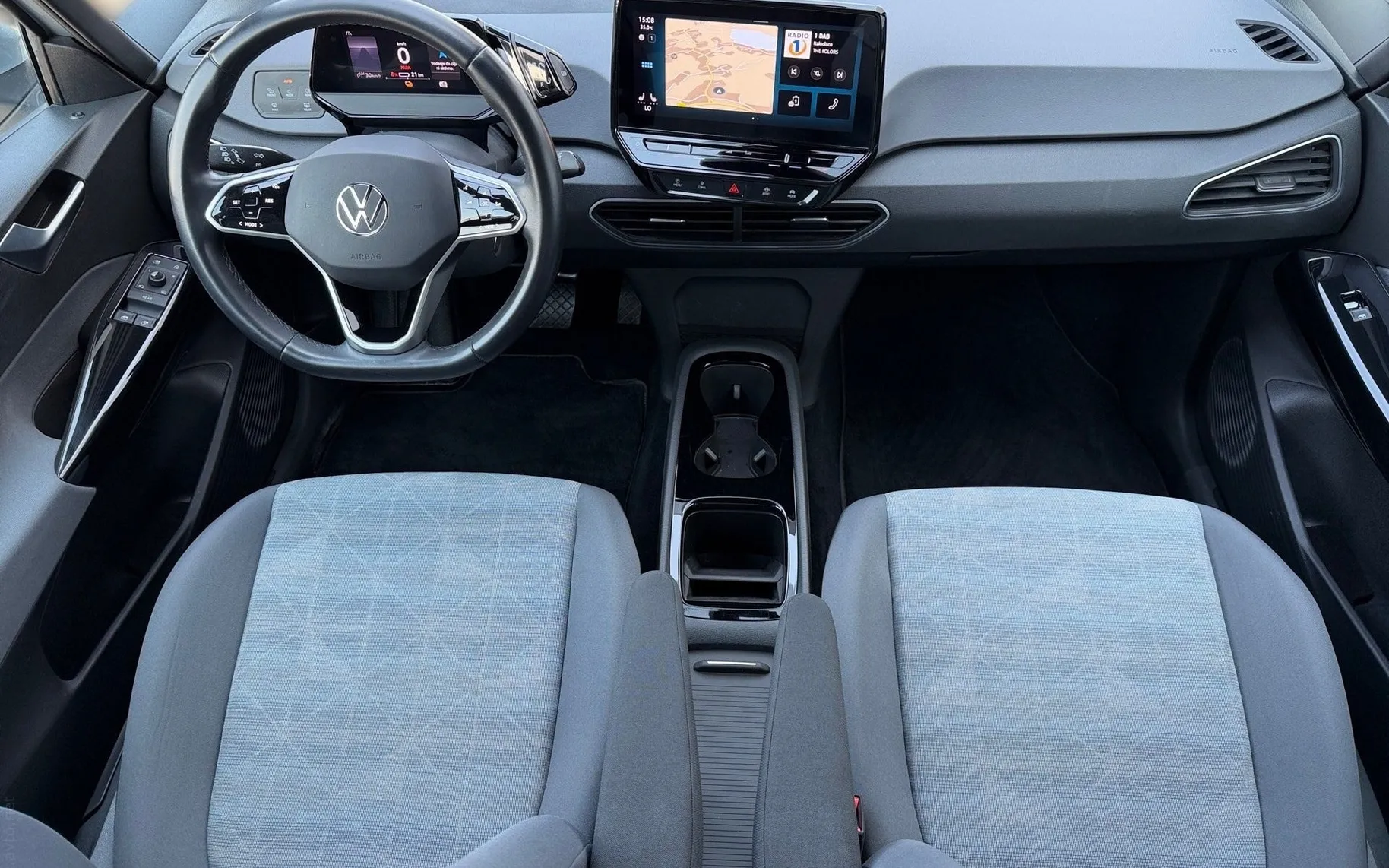 Notranja slika - Volkswagen ID.3 - PRO  58 kWh -IQ Light Gretje sedežev in volana-N.. - 10