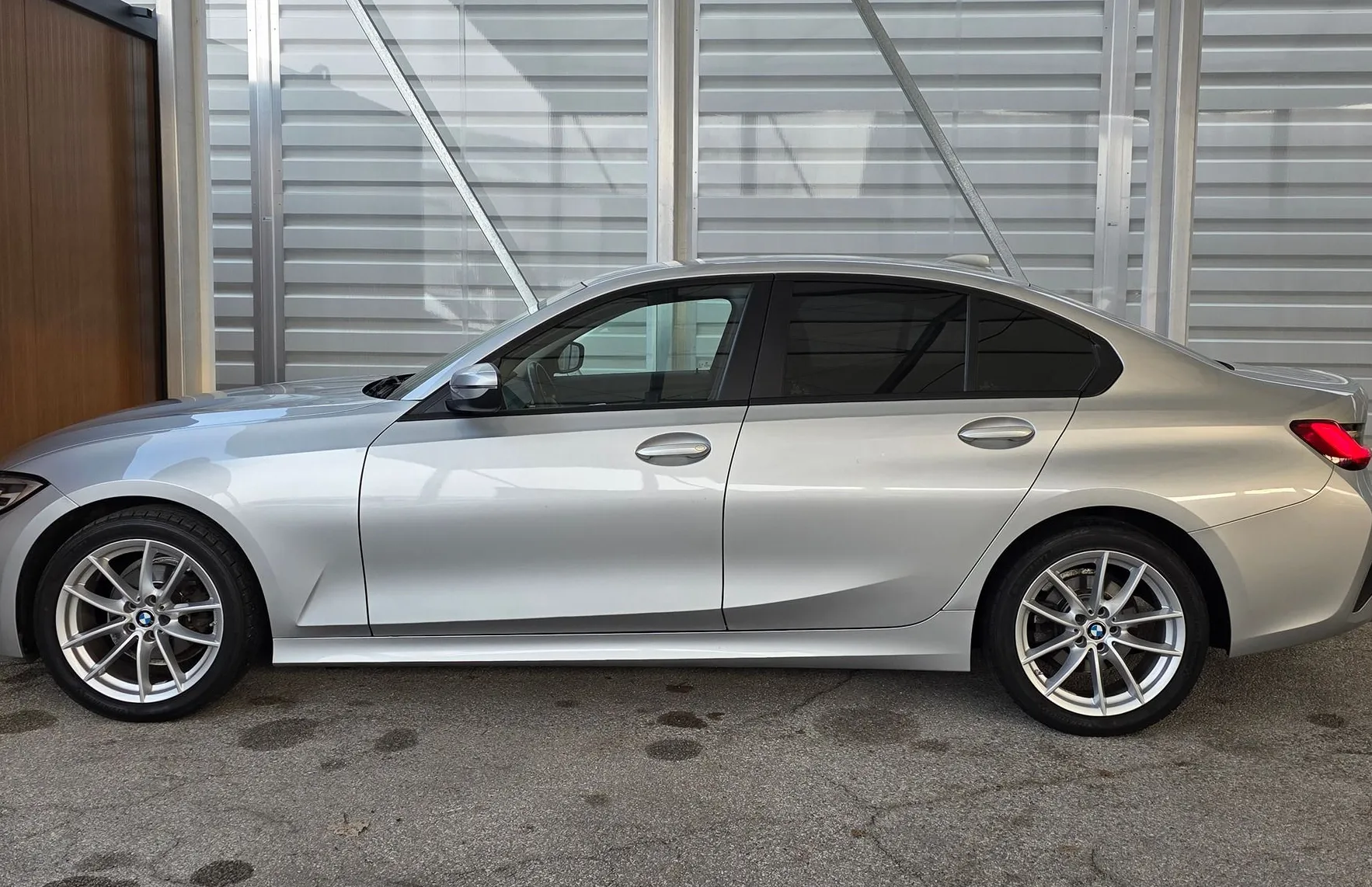 Zunanja slika - BMW Serija 3 - : 318d - LINE ASSIST - USNJE - FUL LED - TEMPOM4T - 6