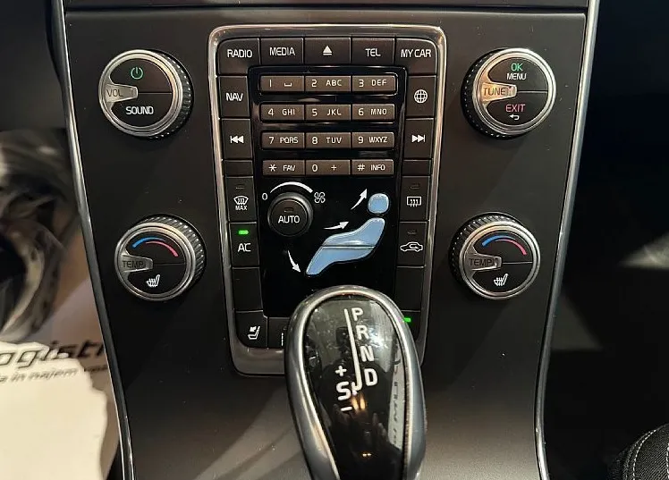 Zunanja slika - Volvo V60 - D3 Momentum-XENON-PDC-NAVI - 20