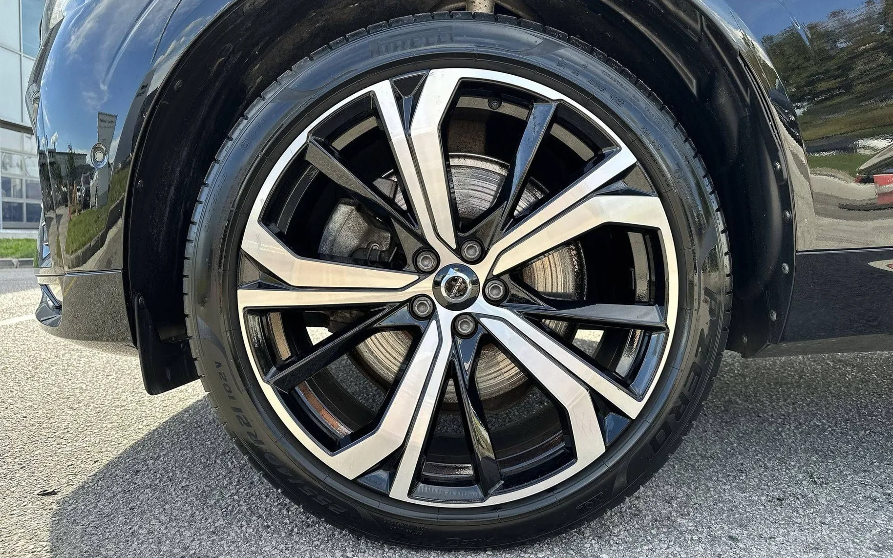 Notranja slika - Volvo XC60 - B5 P AWD Plus Dark Avt. - 9