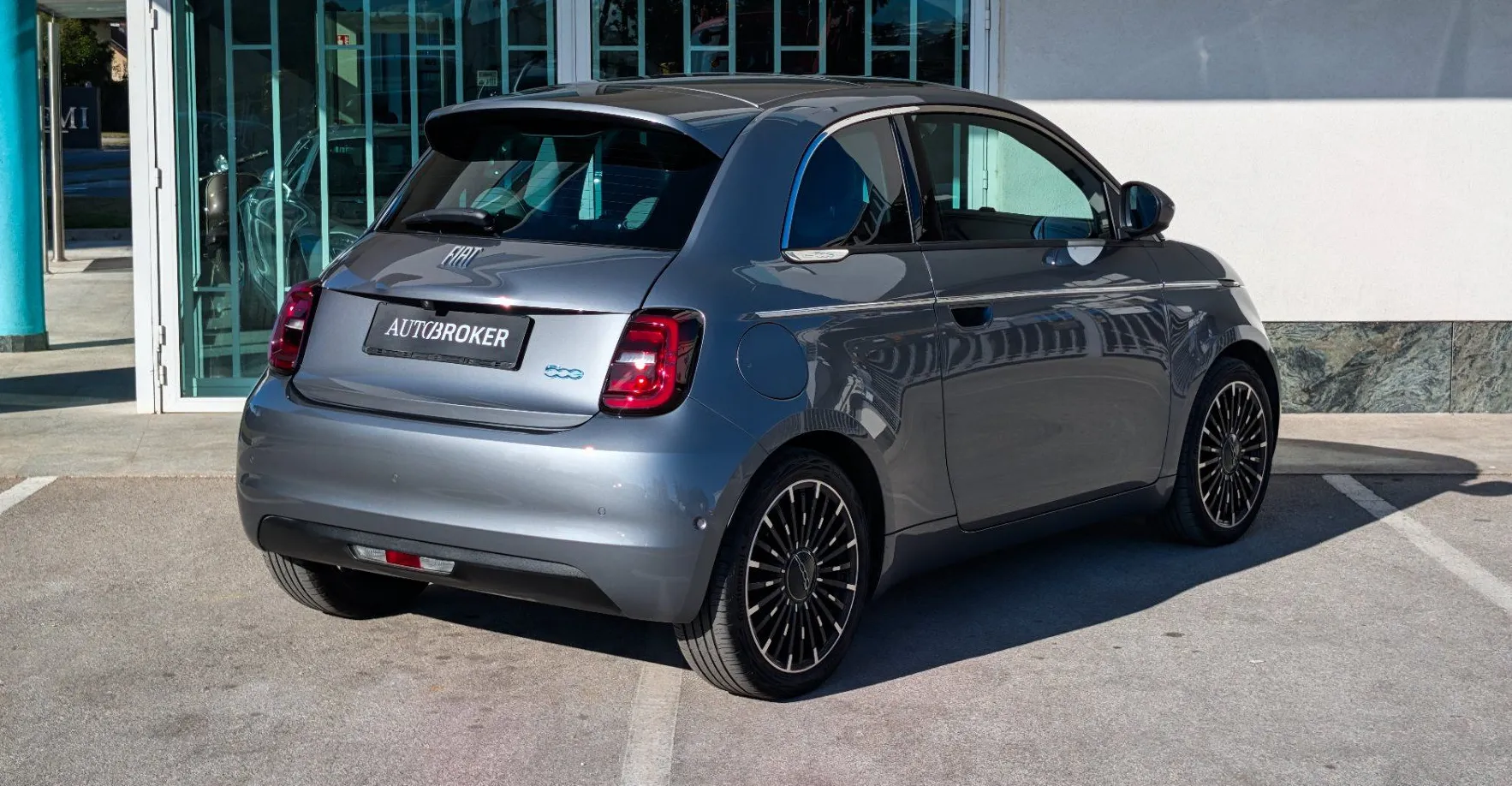 Zunanja slika - Fiat 500 - e 42 kWh Garancija do 2028 Panorama tempomat LED - 5